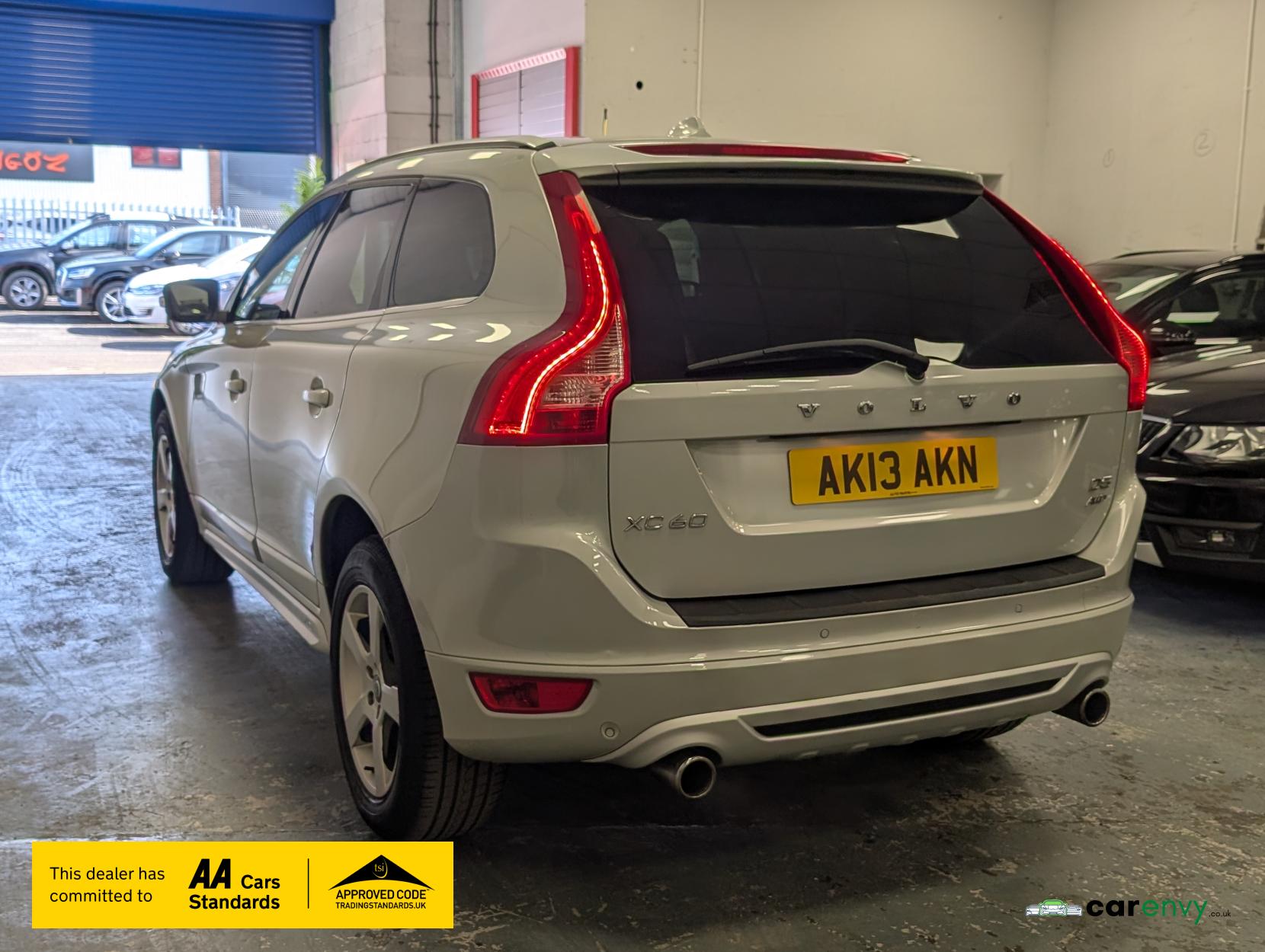 Volvo XC60 2.4 D5 R-Design Nav SUV 5dr Diesel Geartronic AWD Euro 5 (215 ps)