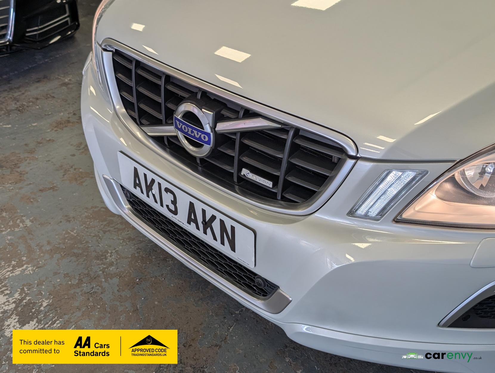 Volvo XC60 2.4 D5 R-Design Nav SUV 5dr Diesel Geartronic AWD Euro 5 (215 ps)