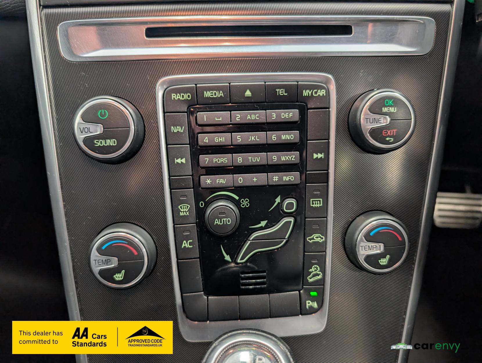 Volvo XC60 2.4 D5 R-Design Nav SUV 5dr Diesel Geartronic AWD Euro 5 (215 ps)