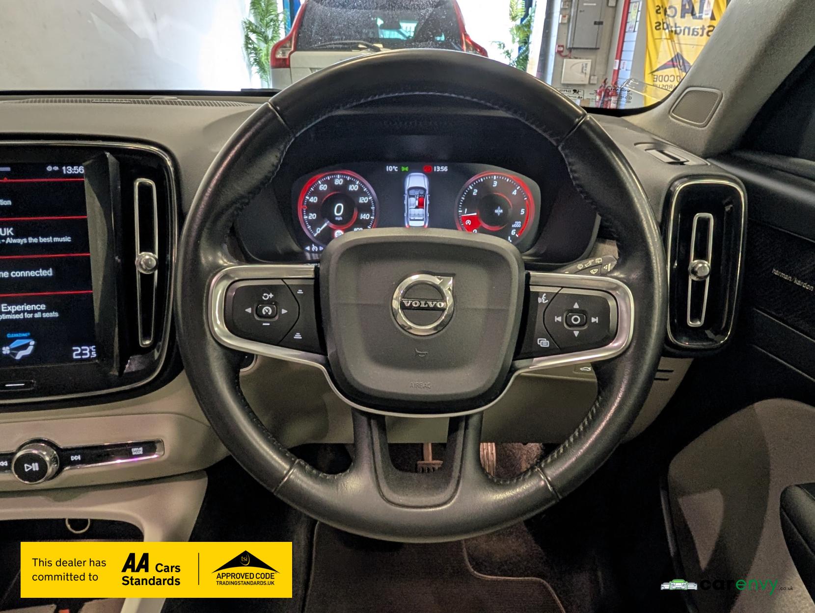 Volvo XC40 2.0 D3 Inscription SUV 5dr Diesel Manual Euro 6 (s/s) (150 ps)