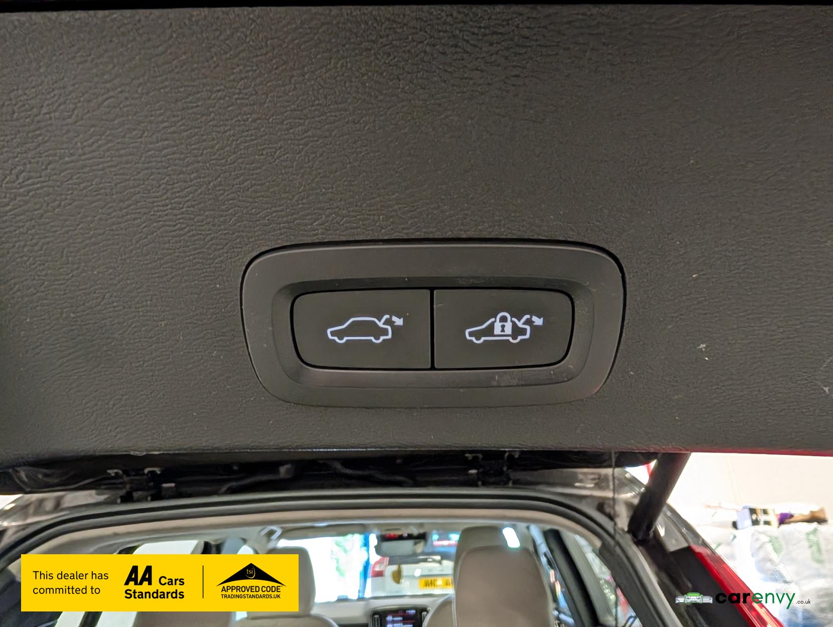 Volvo XC40 2.0 D3 Inscription SUV 5dr Diesel Manual Euro 6 (s/s) (150 ps)