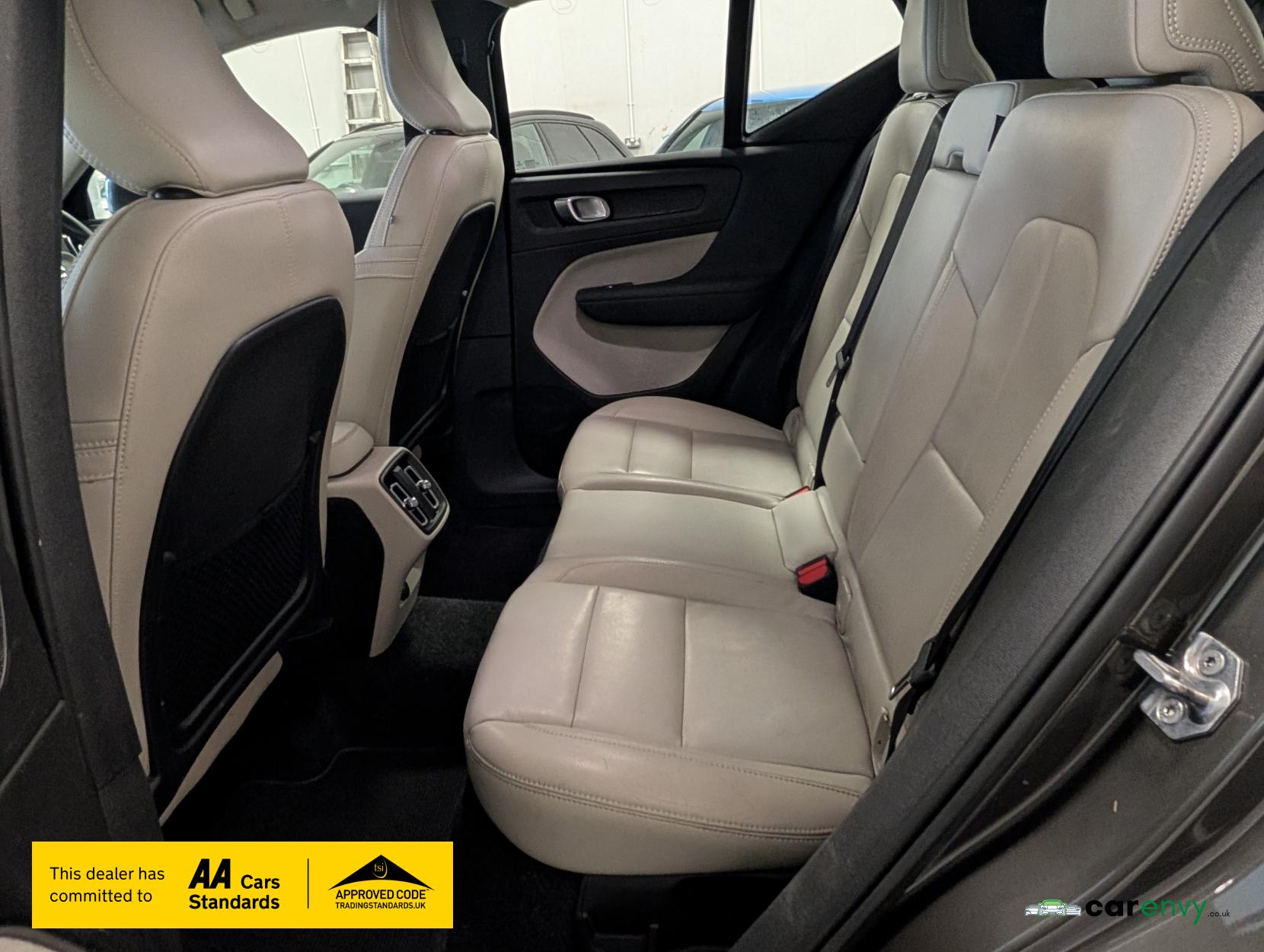 Volvo XC40 2.0 D3 Inscription SUV 5dr Diesel Manual Euro 6 (s/s) (150 ps)