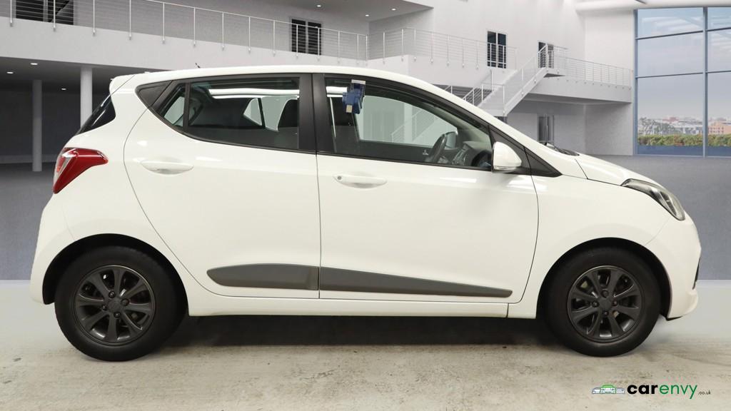 Hyundai i10 1.0 Premium Hatchback 5dr Petrol Manual Euro 5 (66 ps)