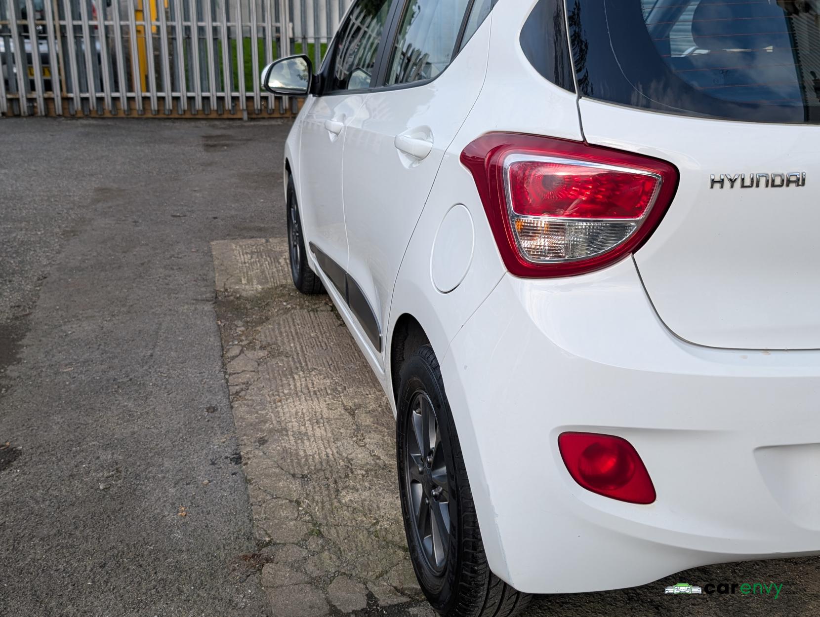 Hyundai i10 1.0 Premium Hatchback 5dr Petrol Manual Euro 5 (66 ps)