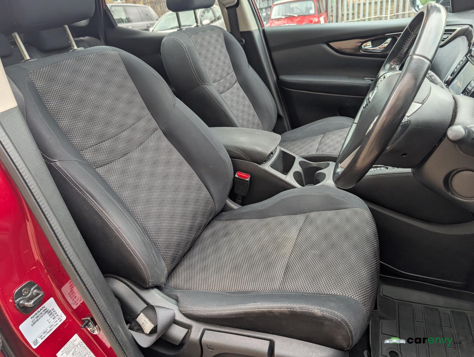 Nissan Qashqai 1.6 dCi Acenta Premium SUV 5dr Diesel XTRON 2WD Euro 5 (s/s) (130 ps)
