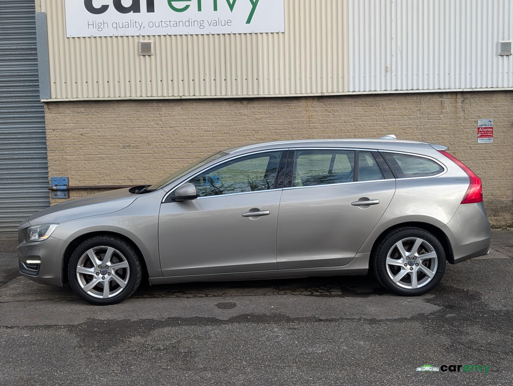 Volvo V60 2.4 D5 SE Lux Nav Estate 5dr Diesel Geartronic Euro 5 (215 ps)