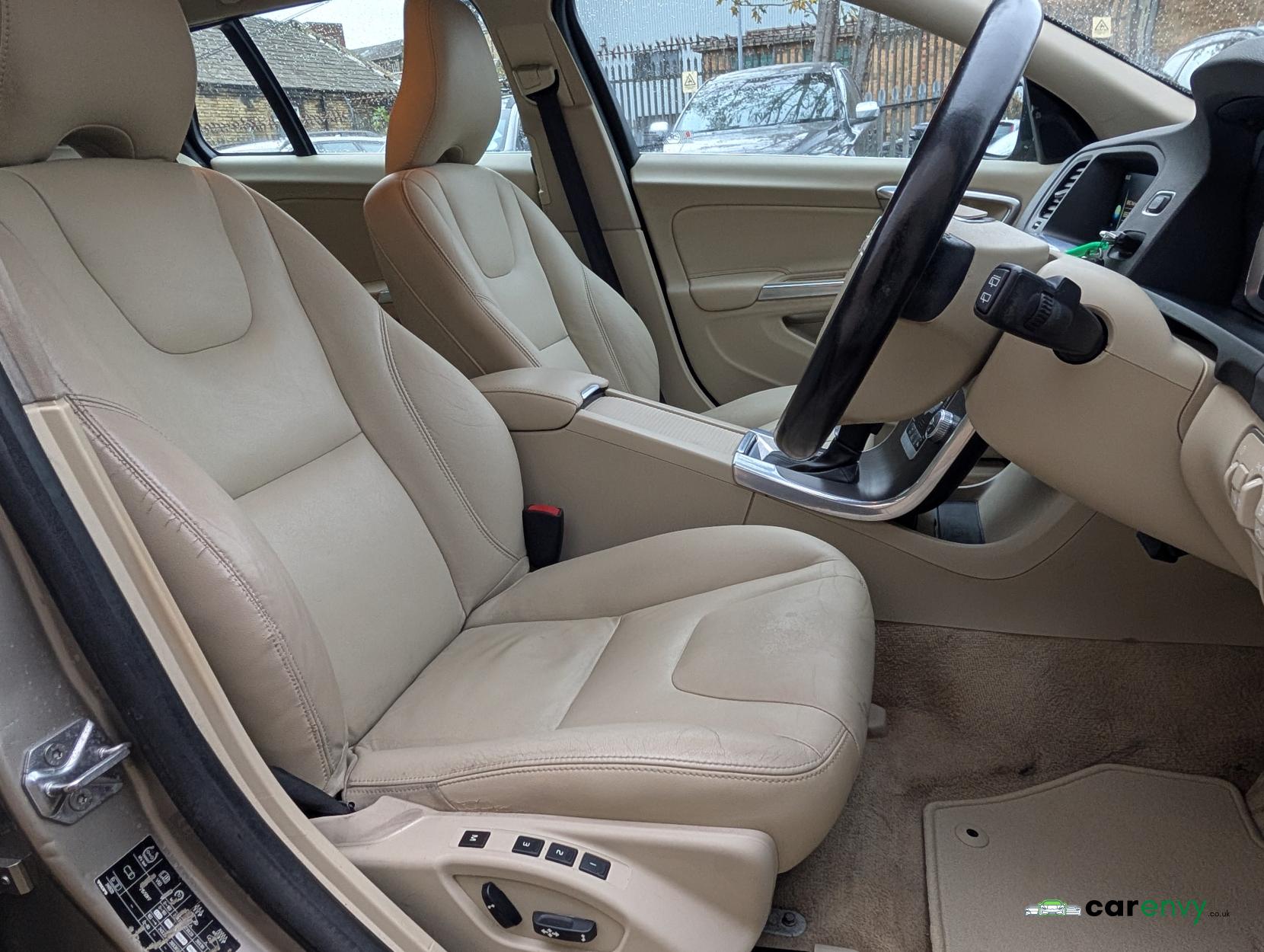 Volvo V60 2.4 D5 SE Lux Nav Estate 5dr Diesel Geartronic Euro 5 (215 ps)