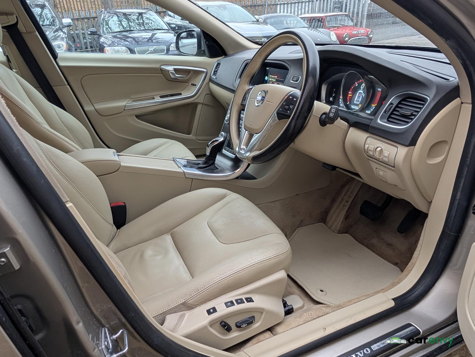 Volvo V60 2.4 D5 SE Lux Nav Estate 5dr Diesel Geartronic Euro 5 (215 ps)