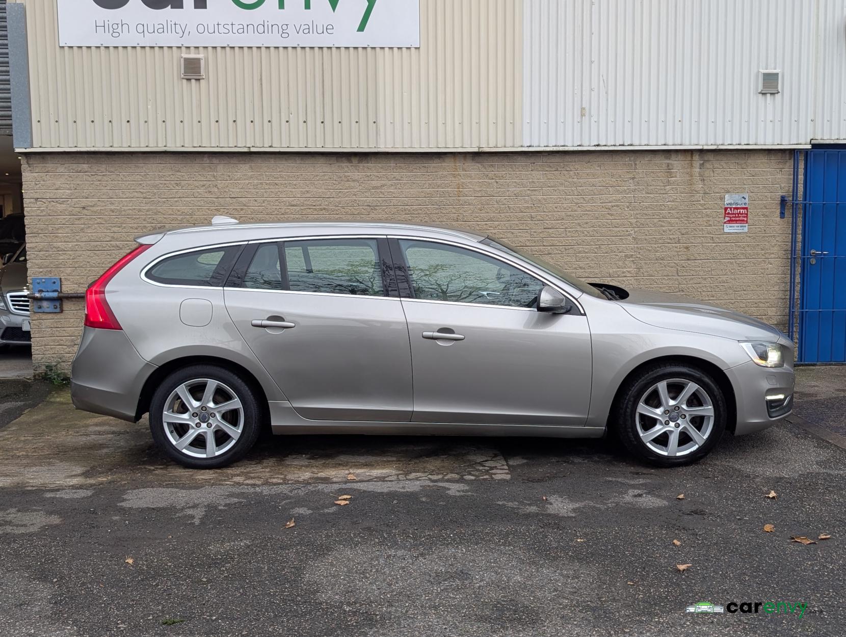 Volvo V60 2.4 D5 SE Lux Nav Estate 5dr Diesel Geartronic Euro 5 (215 ps)