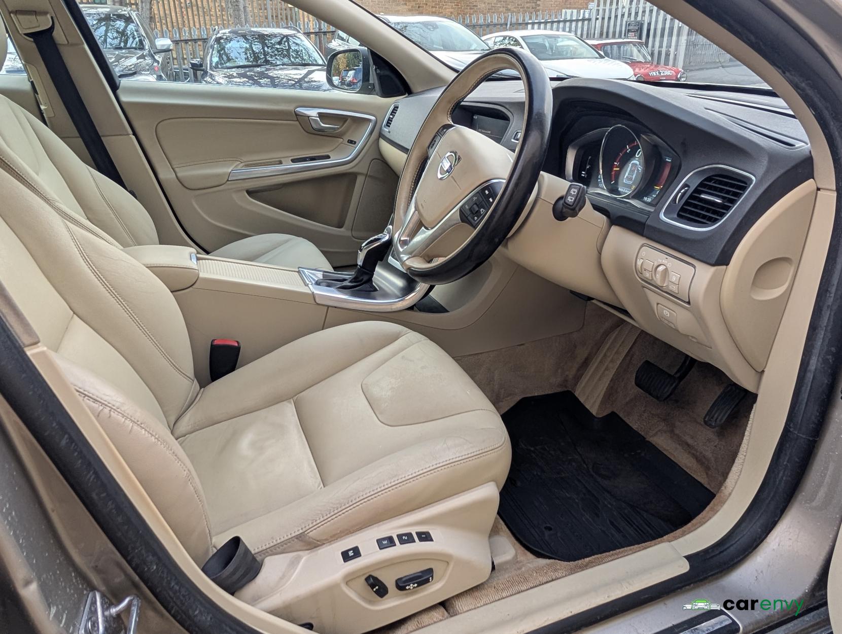 Volvo V60 2.4 D5 SE Lux Nav Estate 5dr Diesel Geartronic Euro 5 (215 ps)