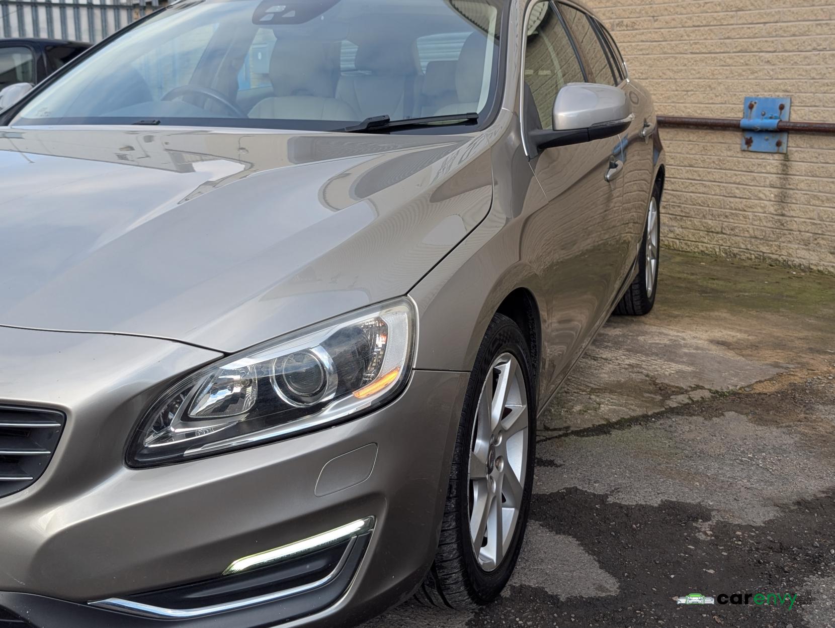 Volvo V60 2.4 D5 SE Lux Nav Estate 5dr Diesel Geartronic Euro 5 (215 ps)