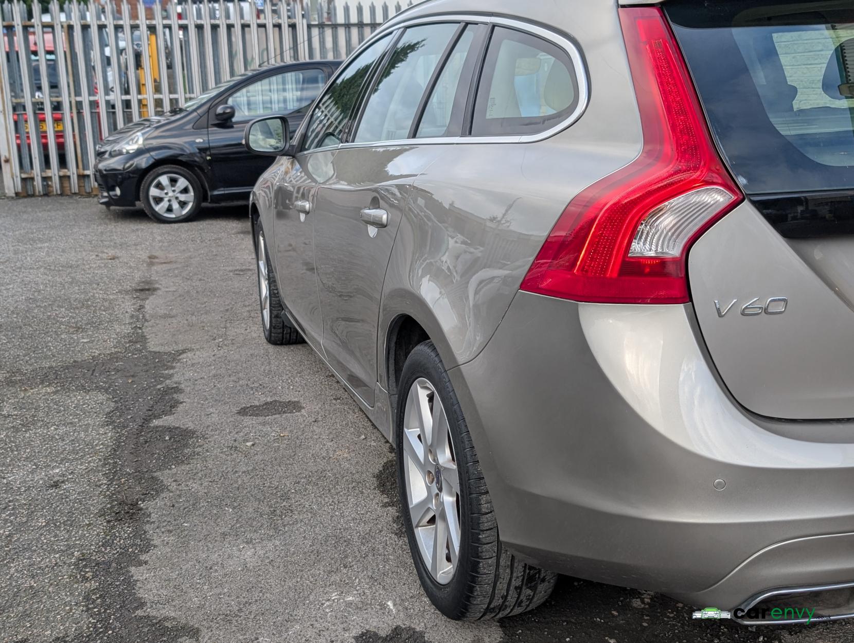 Volvo V60 2.4 D5 SE Lux Nav Estate 5dr Diesel Geartronic Euro 5 (215 ps)