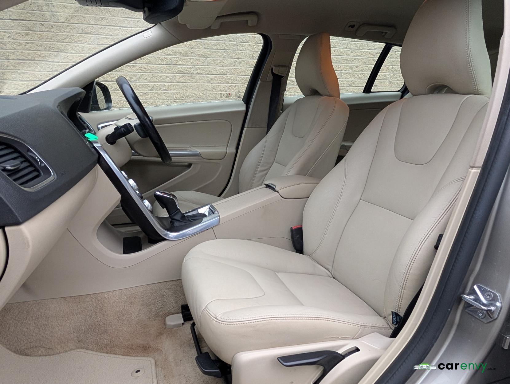 Volvo V60 2.4 D5 SE Lux Nav Estate 5dr Diesel Geartronic Euro 5 (215 ps)