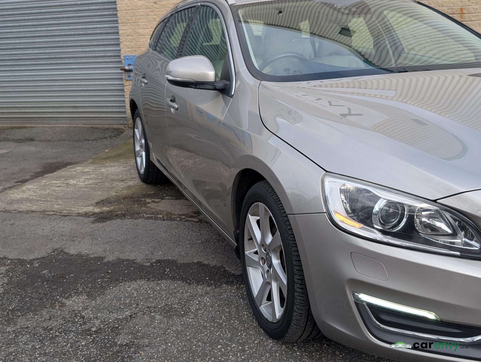 Volvo V60 2.4 D5 SE Lux Nav Estate 5dr Diesel Geartronic Euro 5 (215 ps)