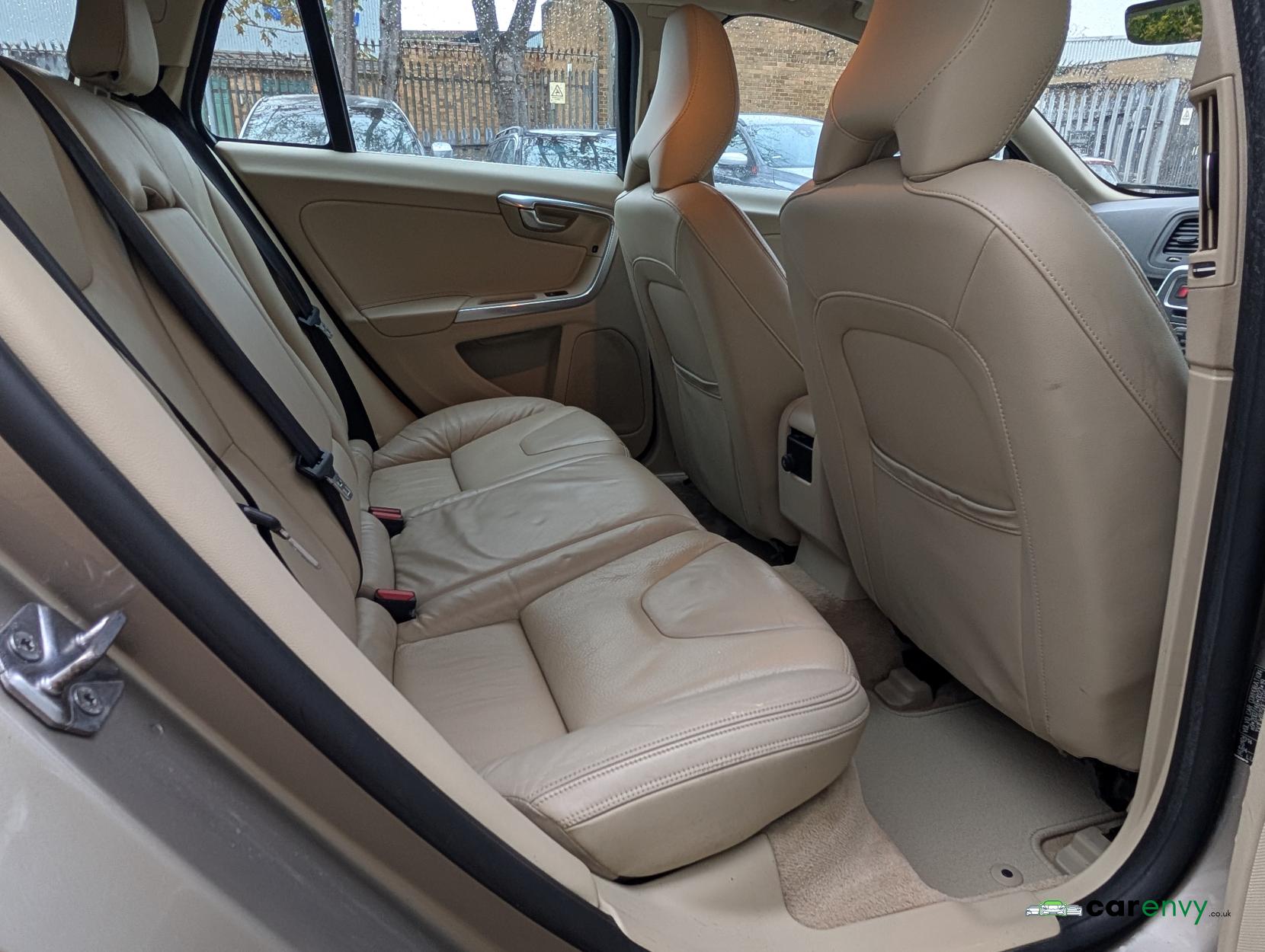 Volvo V60 2.4 D5 SE Lux Nav Estate 5dr Diesel Geartronic Euro 5 (215 ps)