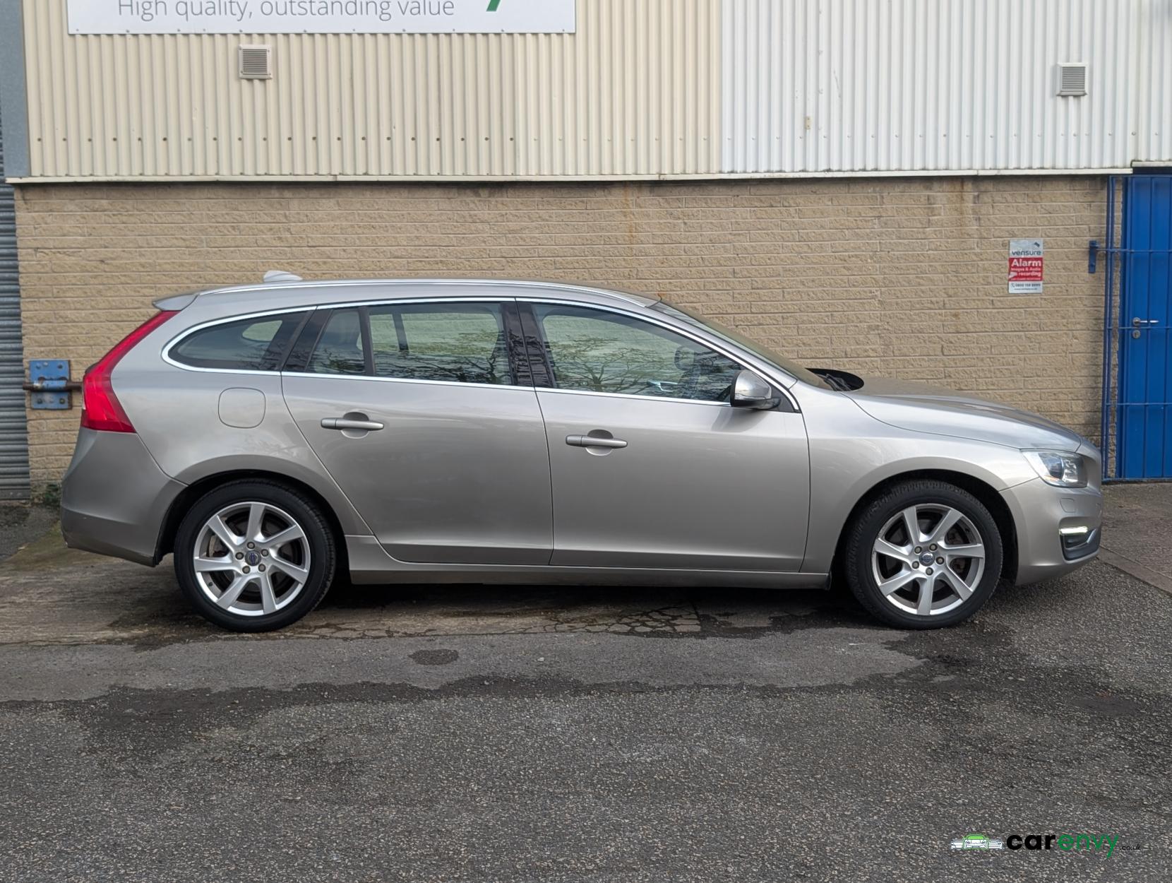 Volvo V60 2.4 D5 SE Lux Nav Estate 5dr Diesel Geartronic Euro 5 (215 ps)