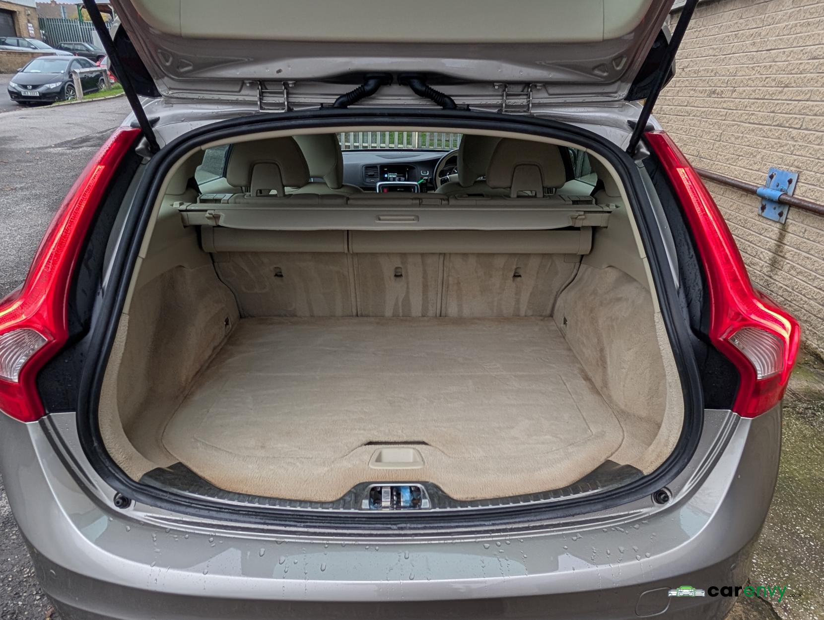 Volvo V60 2.4 D5 SE Lux Nav Estate 5dr Diesel Geartronic Euro 5 (215 ps)