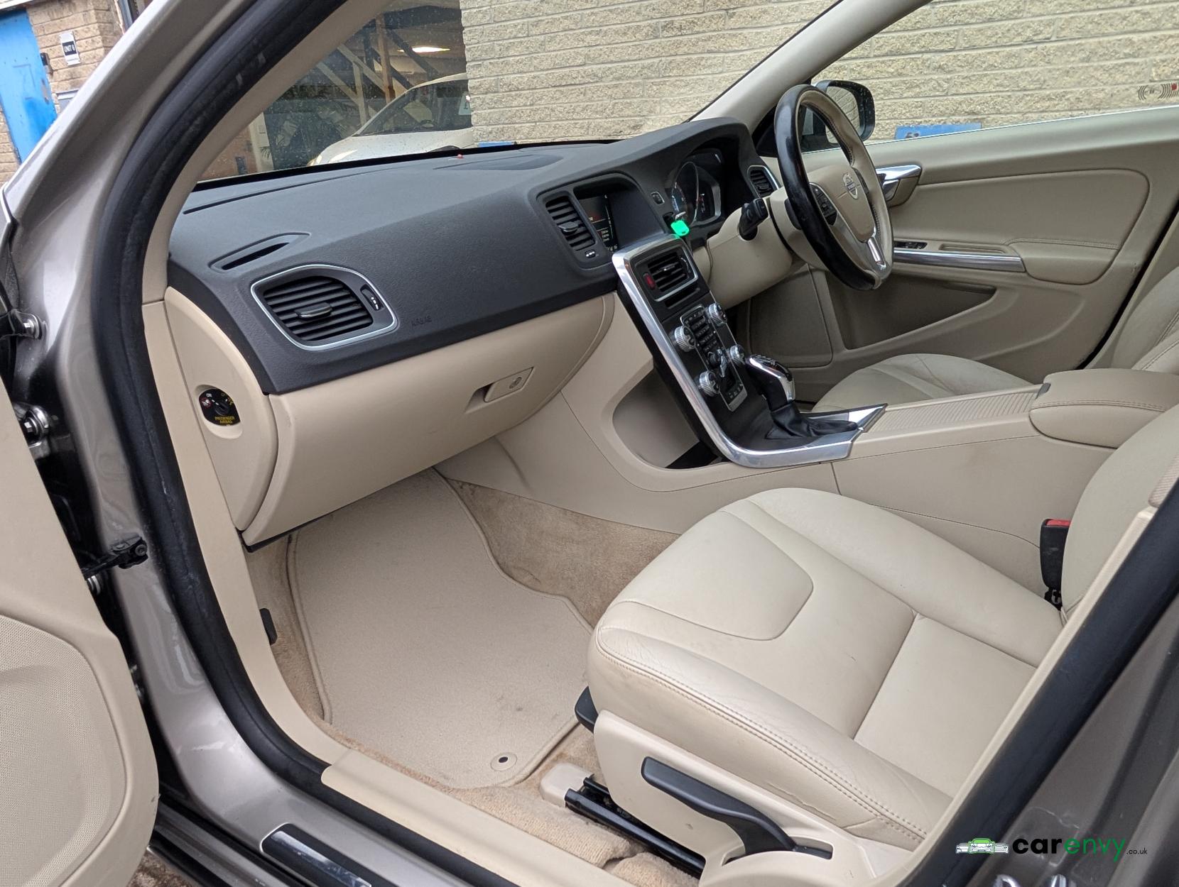 Volvo V60 2.4 D5 SE Lux Nav Estate 5dr Diesel Geartronic Euro 5 (215 ps)