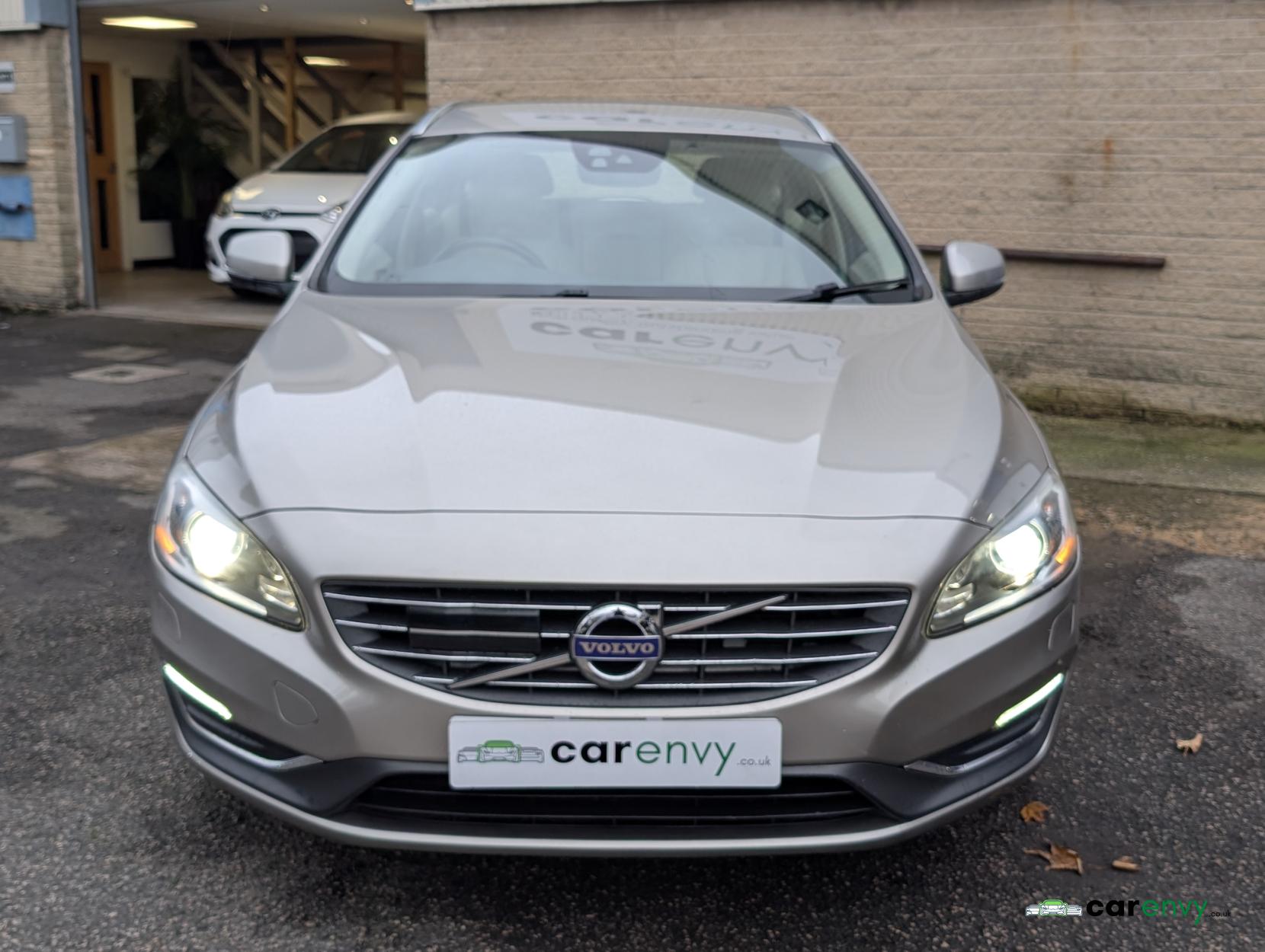 Volvo V60 2.4 D5 SE Lux Nav Estate 5dr Diesel Geartronic Euro 5 (215 ps)