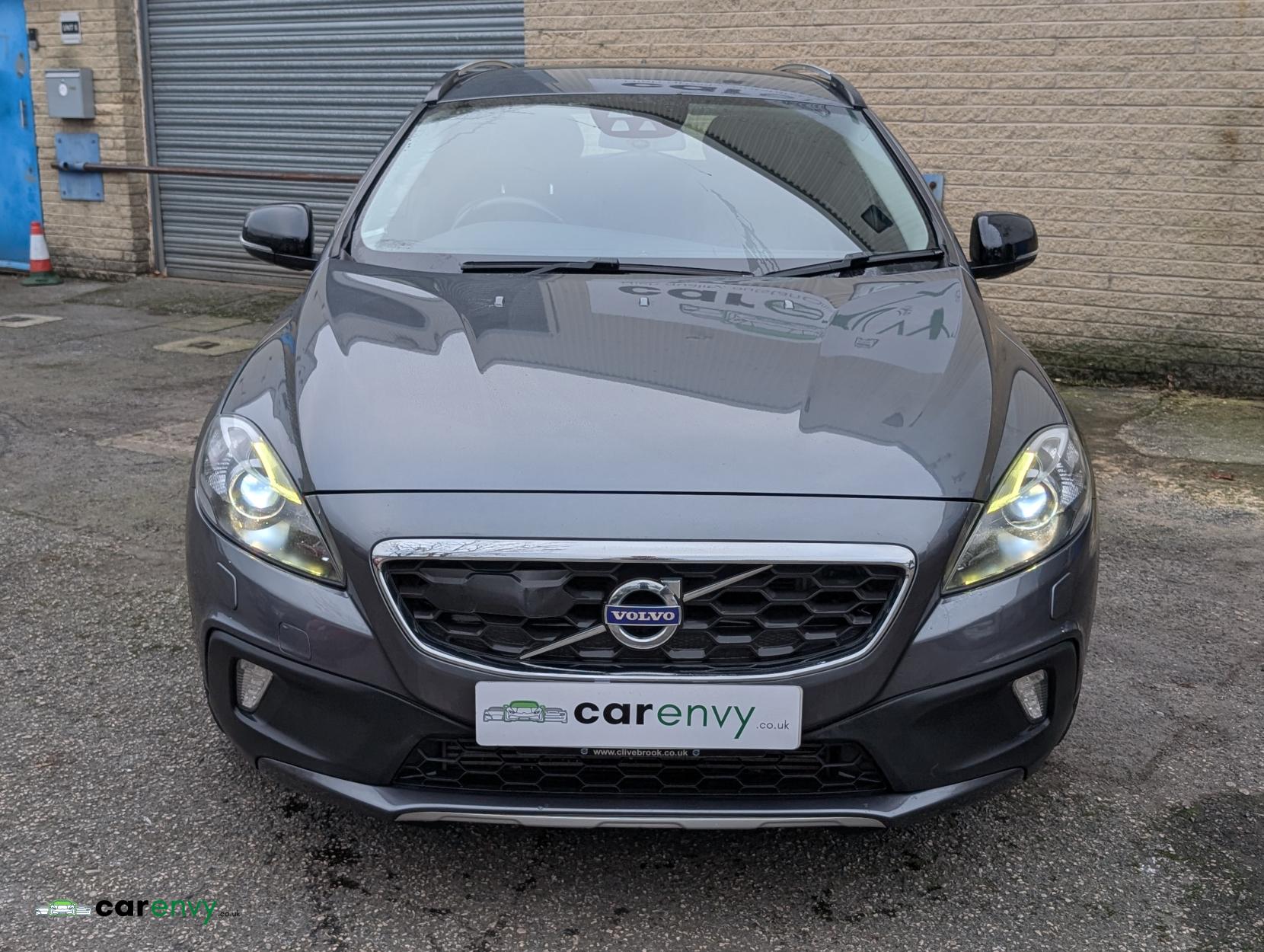 Volvo V40 Cross Country 2.0 D3 Lux Nav Hatchback 5dr Diesel Manual Euro 5 (s/s) (150 ps)