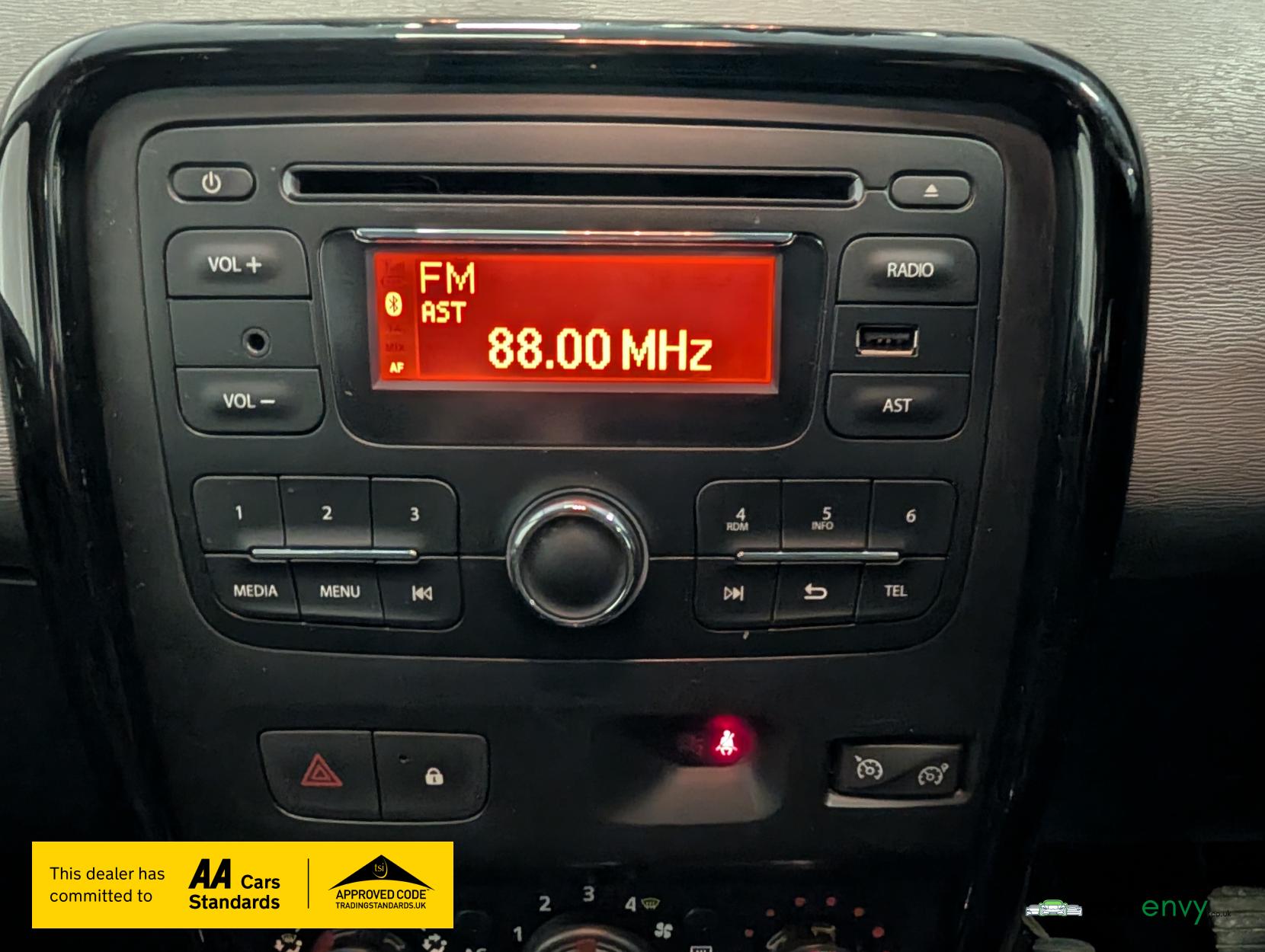 Dacia Duster 1.5 dCi Laureate SUV 5dr Diesel Manual 4WD Euro 5 (110 ps)