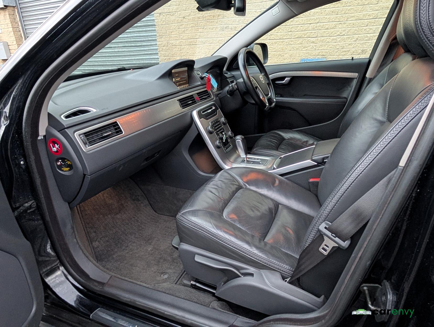 Volvo XC70 2.4 D5 SE Lux Estate 5dr Diesel Geartronic AWD Euro 5 (215 ps)