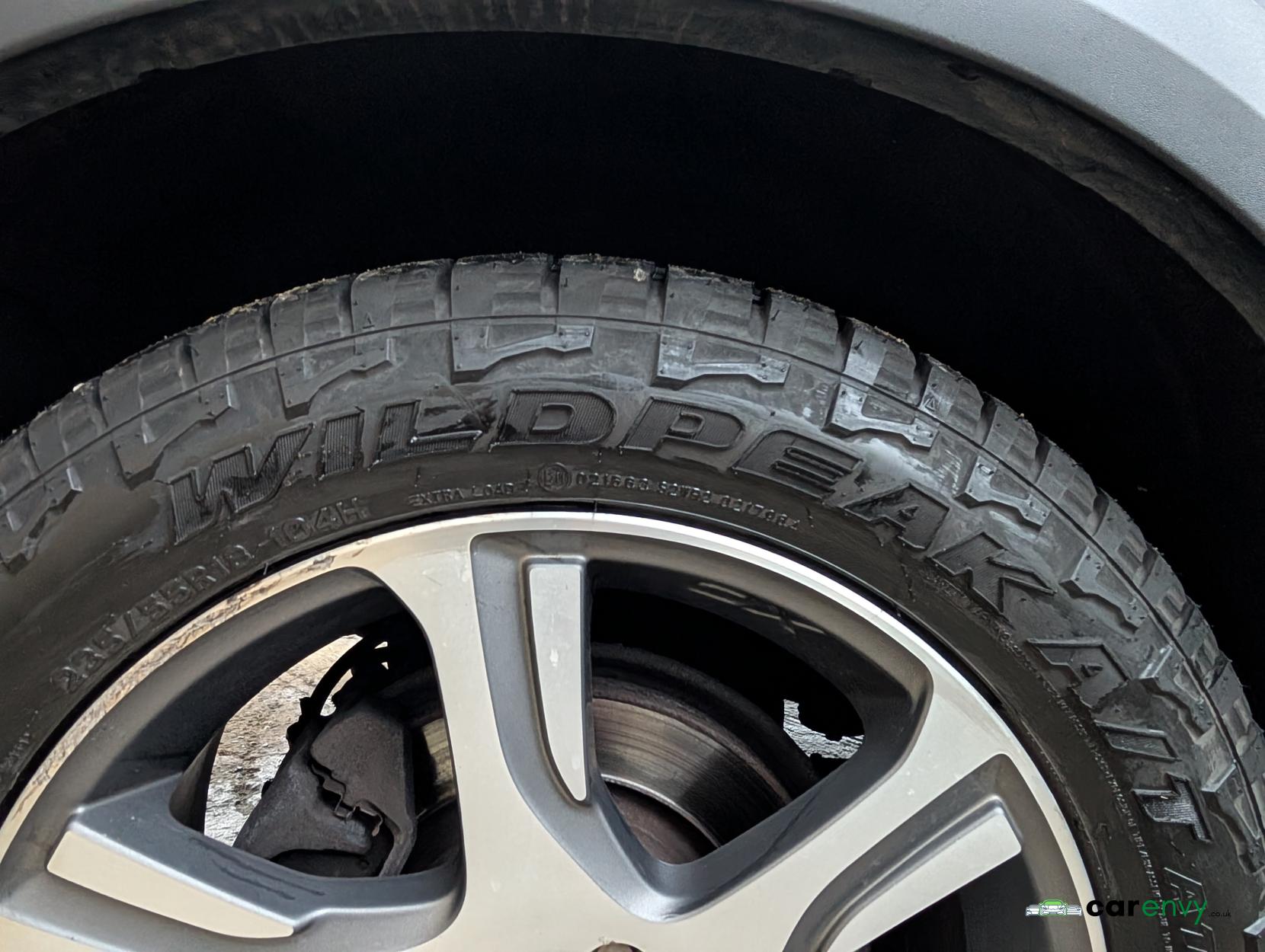 Volvo XC70 2.4 D5 SE Lux Estate 5dr Diesel Geartronic AWD Euro 5 (215 ps)