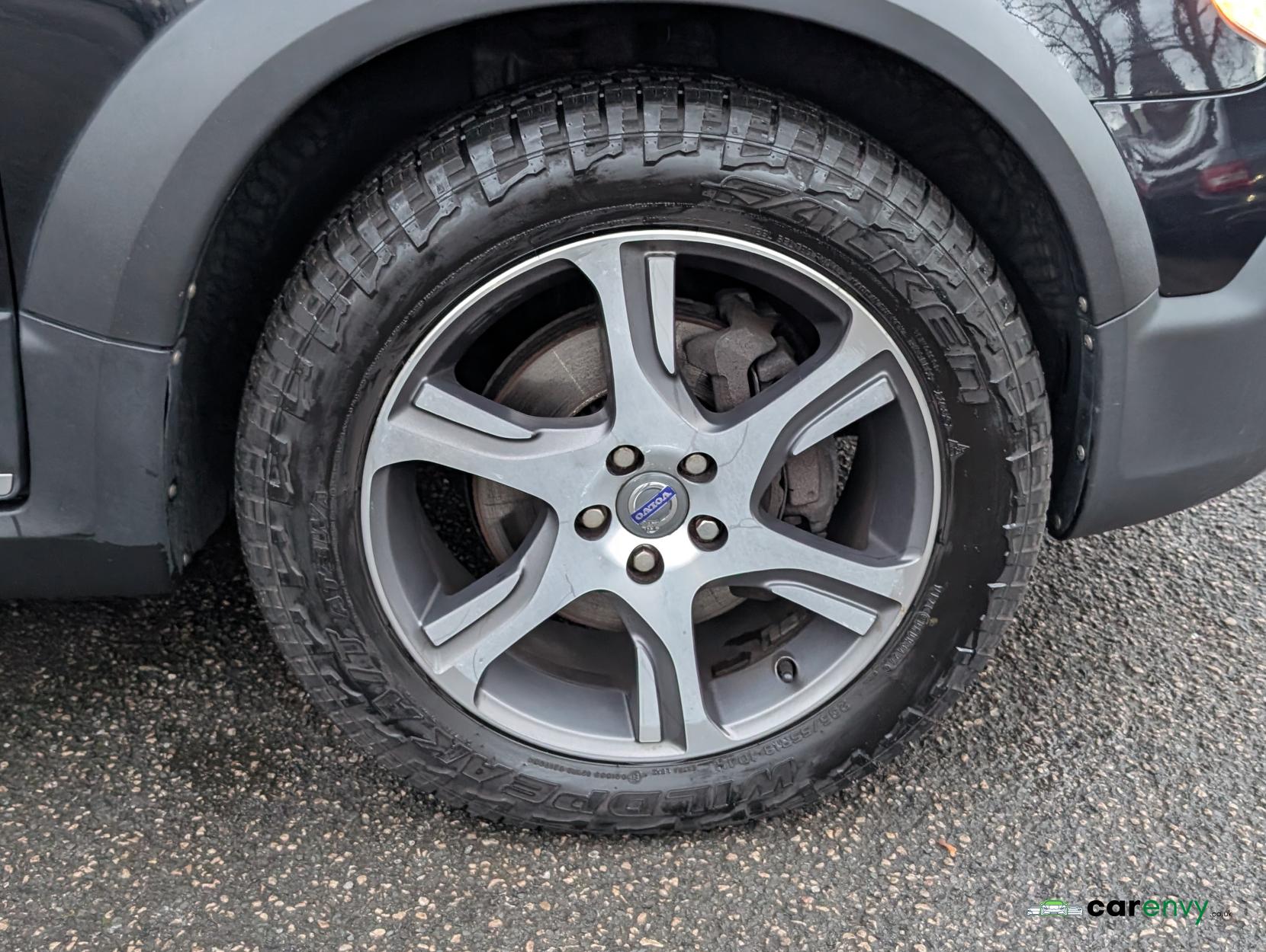 Volvo XC70 2.4 D5 SE Lux Estate 5dr Diesel Geartronic AWD Euro 5 (215 ps)