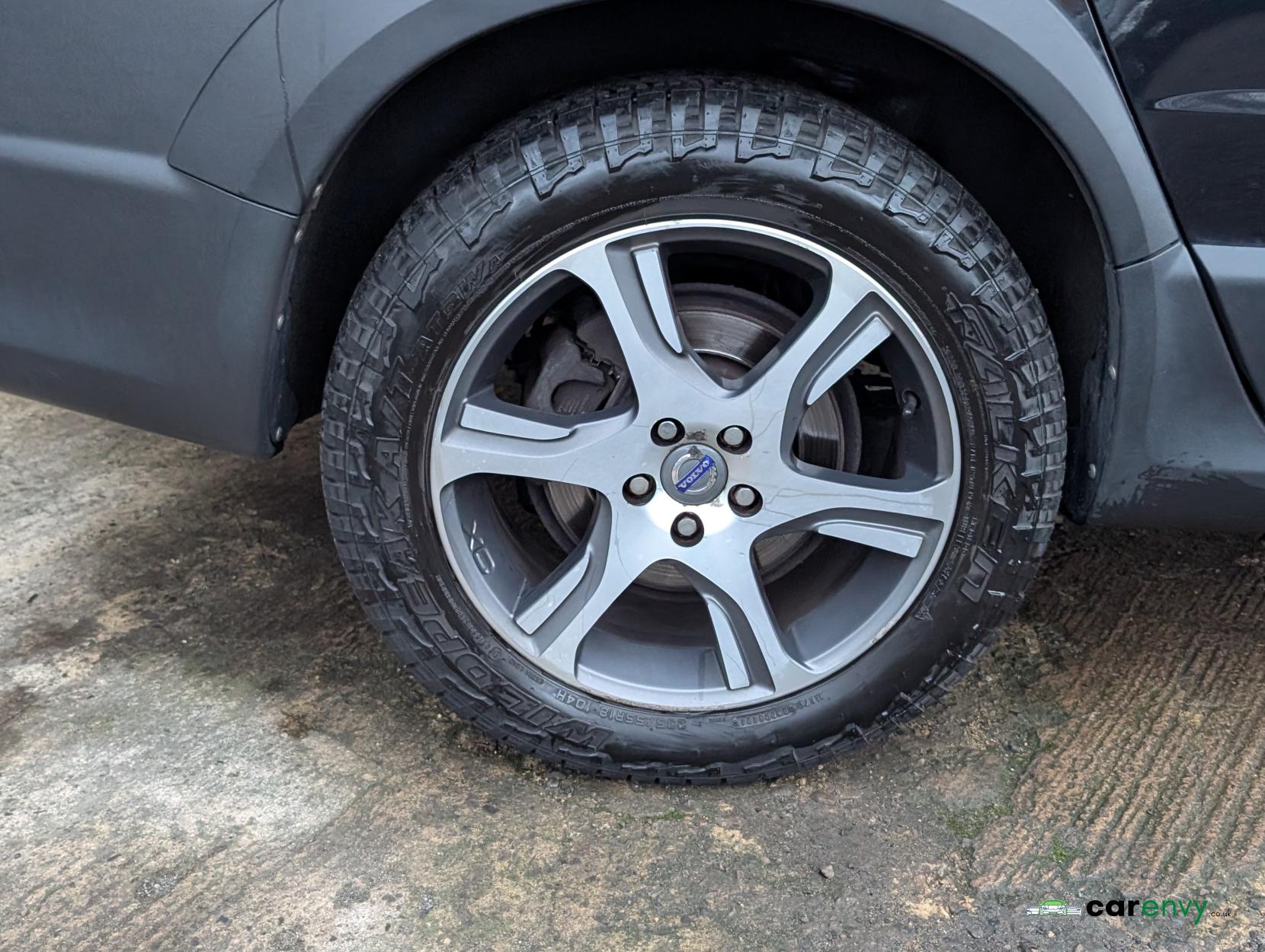 Volvo XC70 2.4 D5 SE Lux Estate 5dr Diesel Geartronic AWD Euro 5 (215 ps)