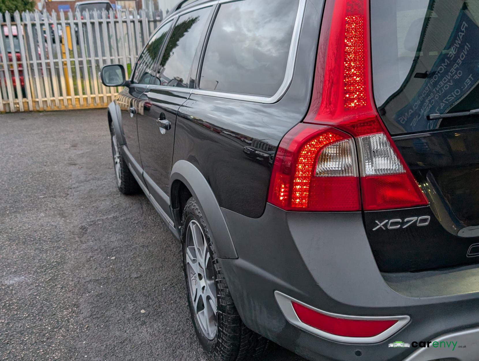 Volvo XC70 2.4 D5 SE Lux Estate 5dr Diesel Geartronic AWD Euro 5 (215 ps)