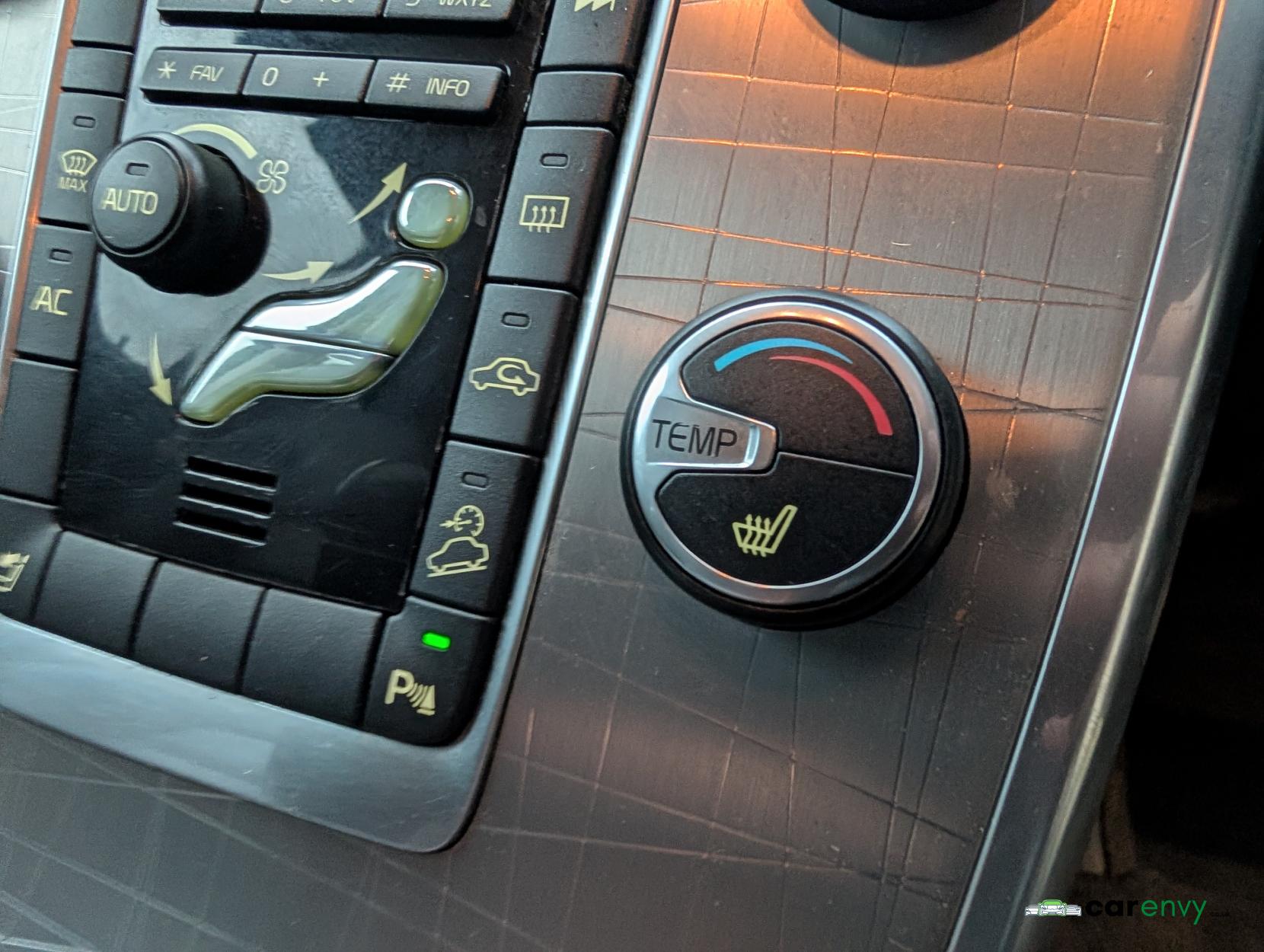 Volvo XC70 2.4 D5 SE Lux Estate 5dr Diesel Geartronic AWD Euro 5 (215 ps)