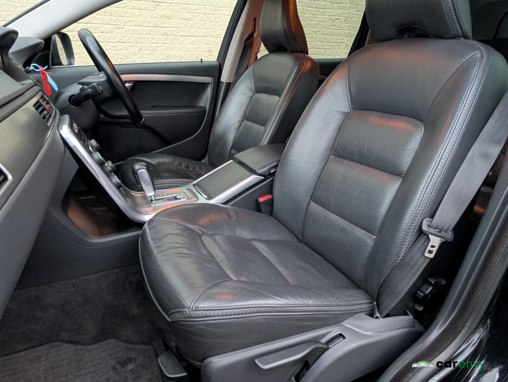 Volvo XC70 2.4 D5 SE Lux Estate 5dr Diesel Geartronic AWD Euro 5 (215 ps)