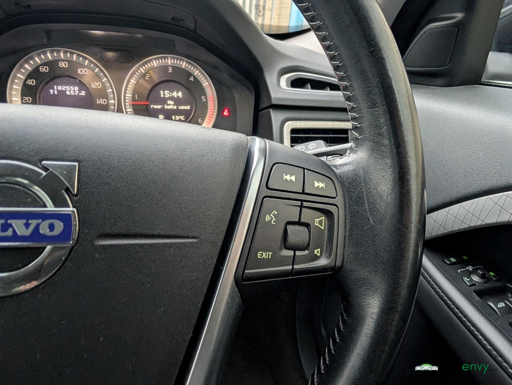 Volvo XC70 2.4 D5 SE Lux Estate 5dr Diesel Geartronic AWD Euro 5 (215 ps)