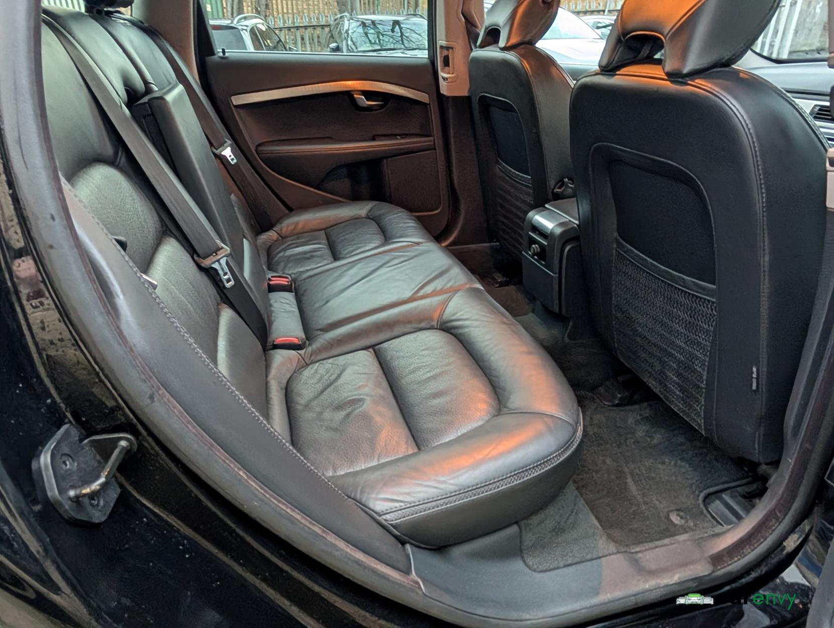 Volvo XC70 2.4 D5 SE Lux Estate 5dr Diesel Geartronic AWD Euro 5 (215 ps)