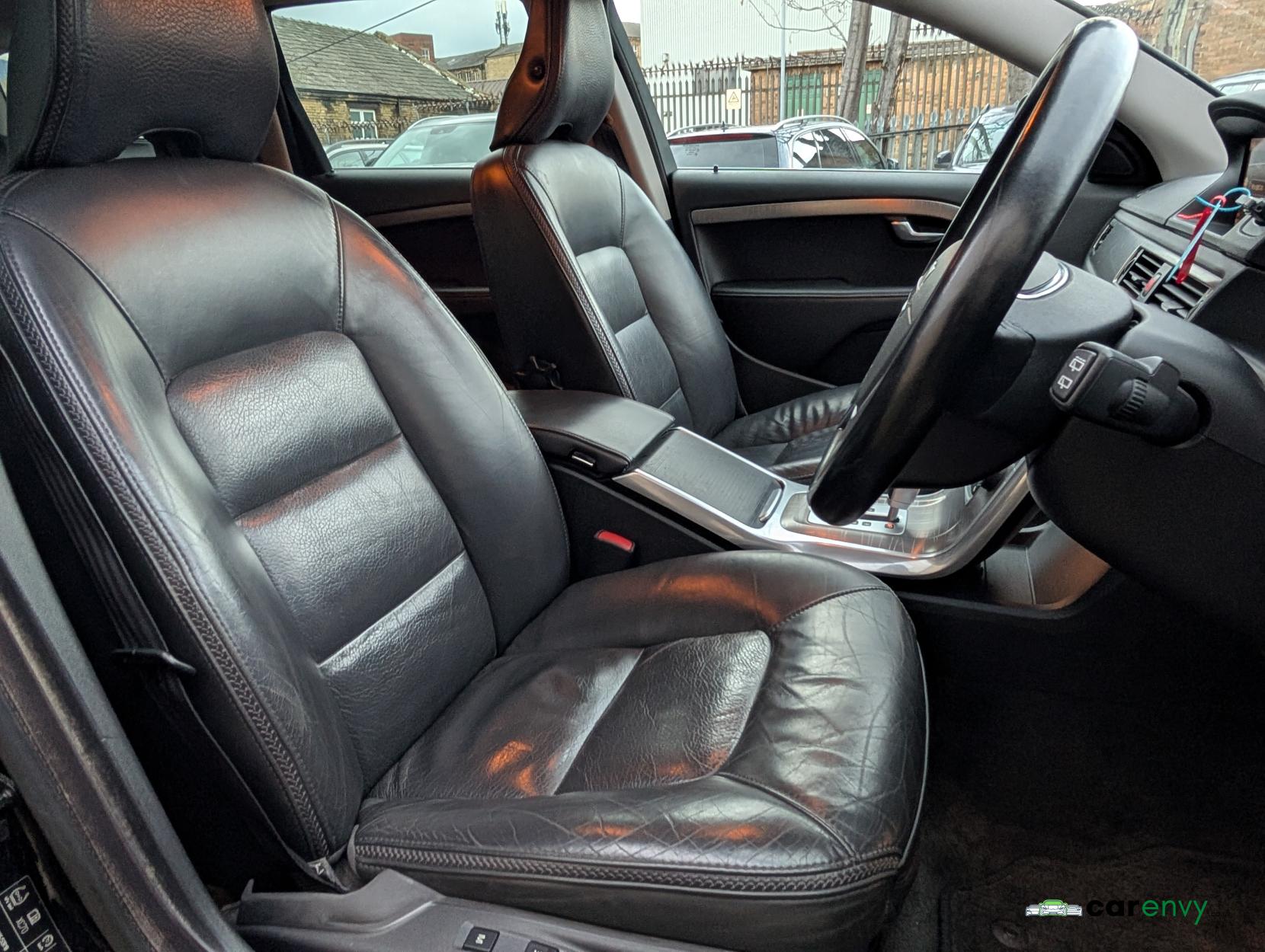 Volvo XC70 2.4 D5 SE Lux Estate 5dr Diesel Geartronic AWD Euro 5 (215 ps)