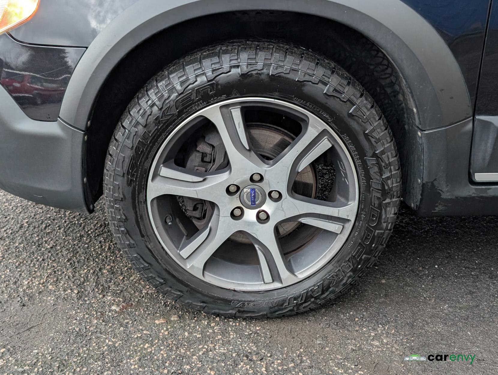 Volvo XC70 2.4 D5 SE Lux Estate 5dr Diesel Geartronic AWD Euro 5 (215 ps)