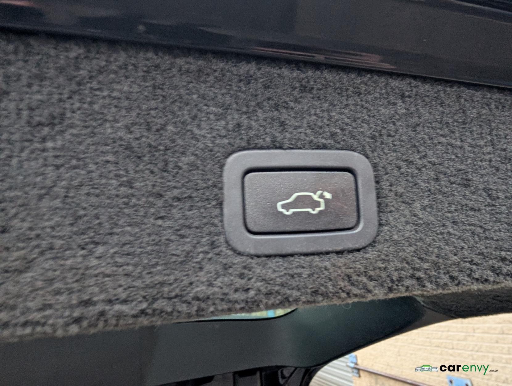 Volvo XC70 2.4 D5 SE Lux Estate 5dr Diesel Geartronic AWD Euro 5 (215 ps)