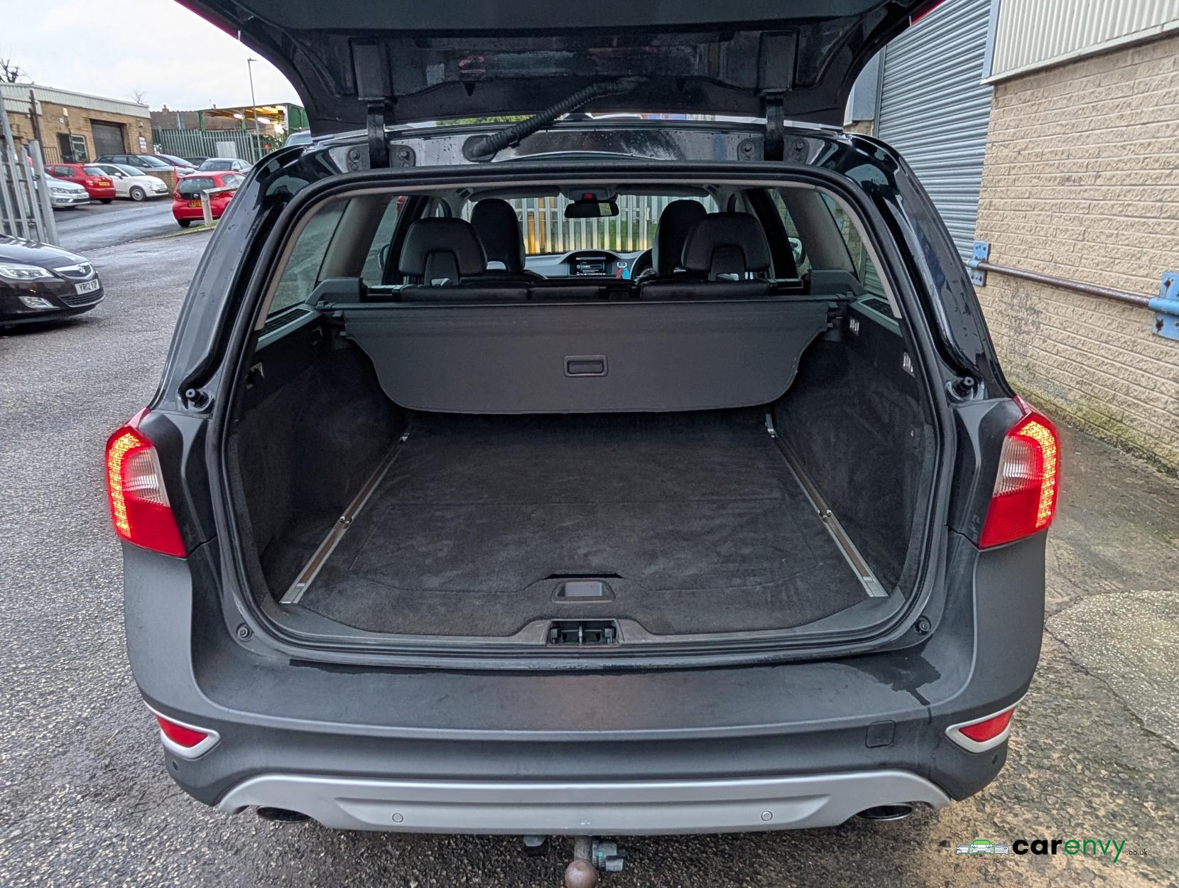 Volvo XC70 2.4 D5 SE Lux Estate 5dr Diesel Geartronic AWD Euro 5 (215 ps)