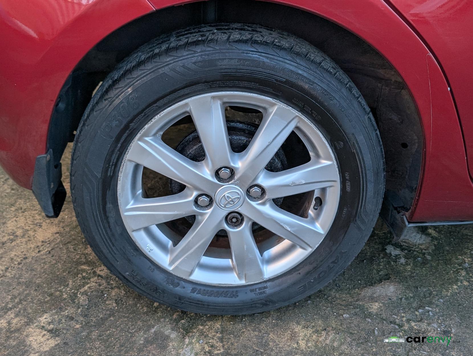 Toyota Yaris 1.33 Dual VVT-i TR Hatchback 5dr Petrol Manual Euro 5 (101 ps)