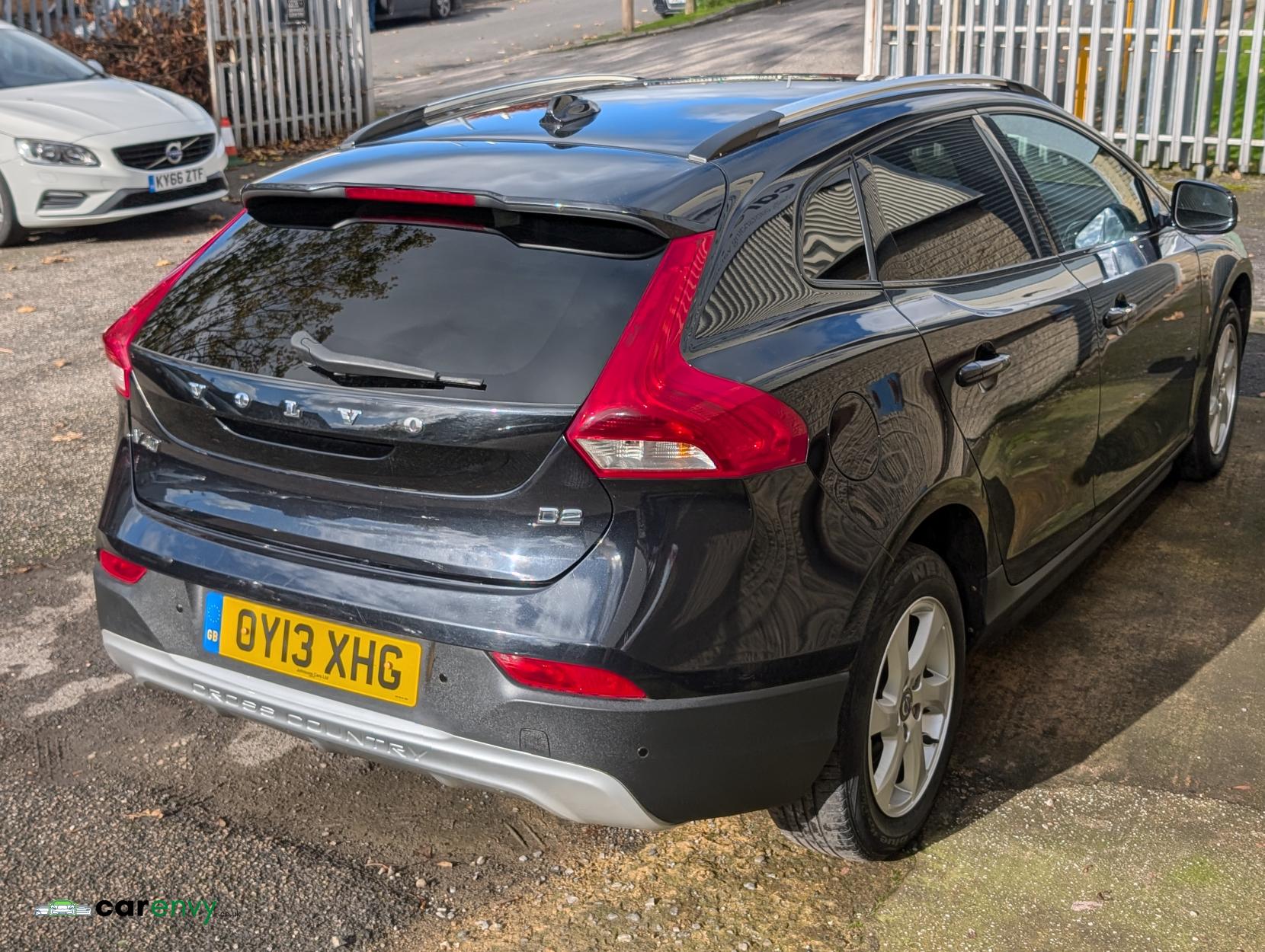 Volvo V40 Cross Country 1.6 D2 SE Nav Hatchback 5dr Diesel Manual Euro 5 (s/s) (115 ps)