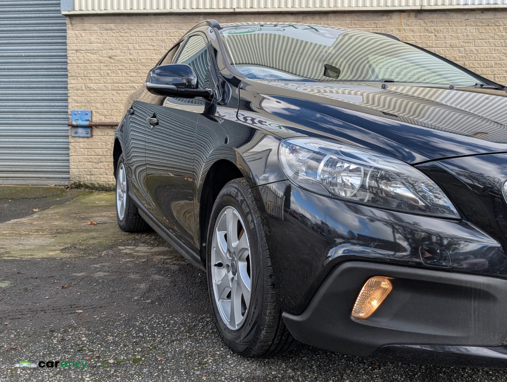 Volvo V40 Cross Country 1.6 D2 SE Nav Hatchback 5dr Diesel Manual Euro 5 (s/s) (115 ps)