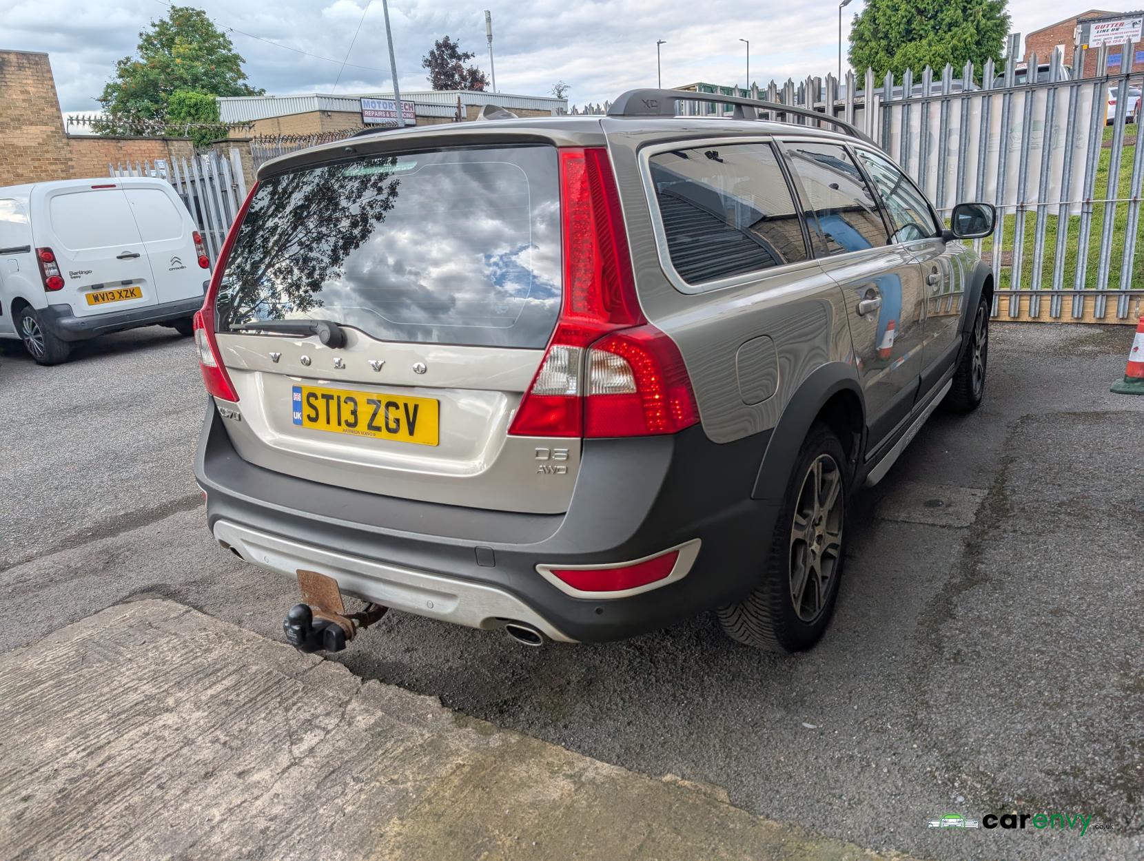 Volvo XC70 2.4 D5 SE Lux Estate 5dr Diesel Geartronic AWD Euro 5 (215 ps)