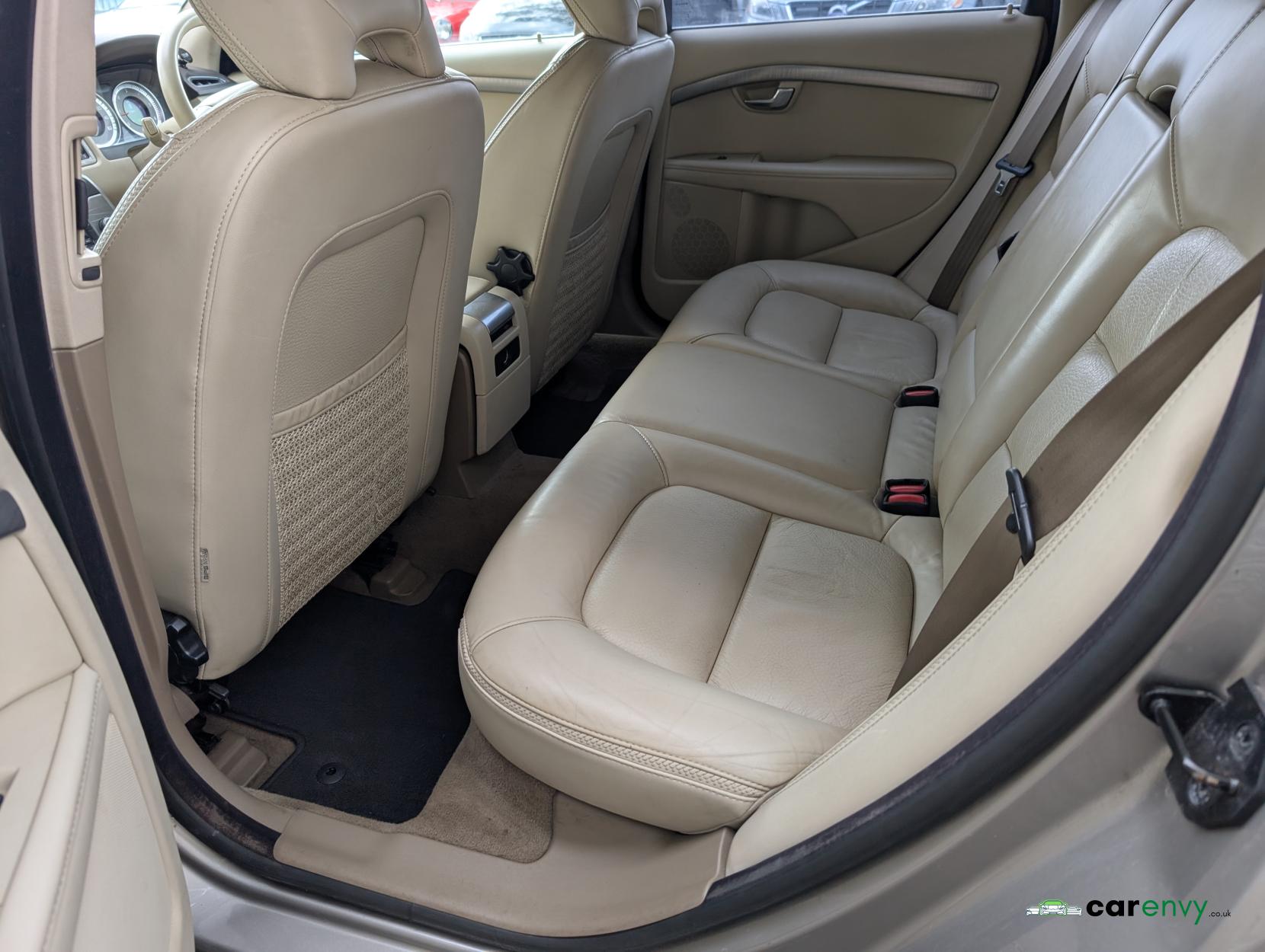 Volvo XC70 2.4 D5 SE Lux Estate 5dr Diesel Geartronic AWD Euro 5 (215 ps)