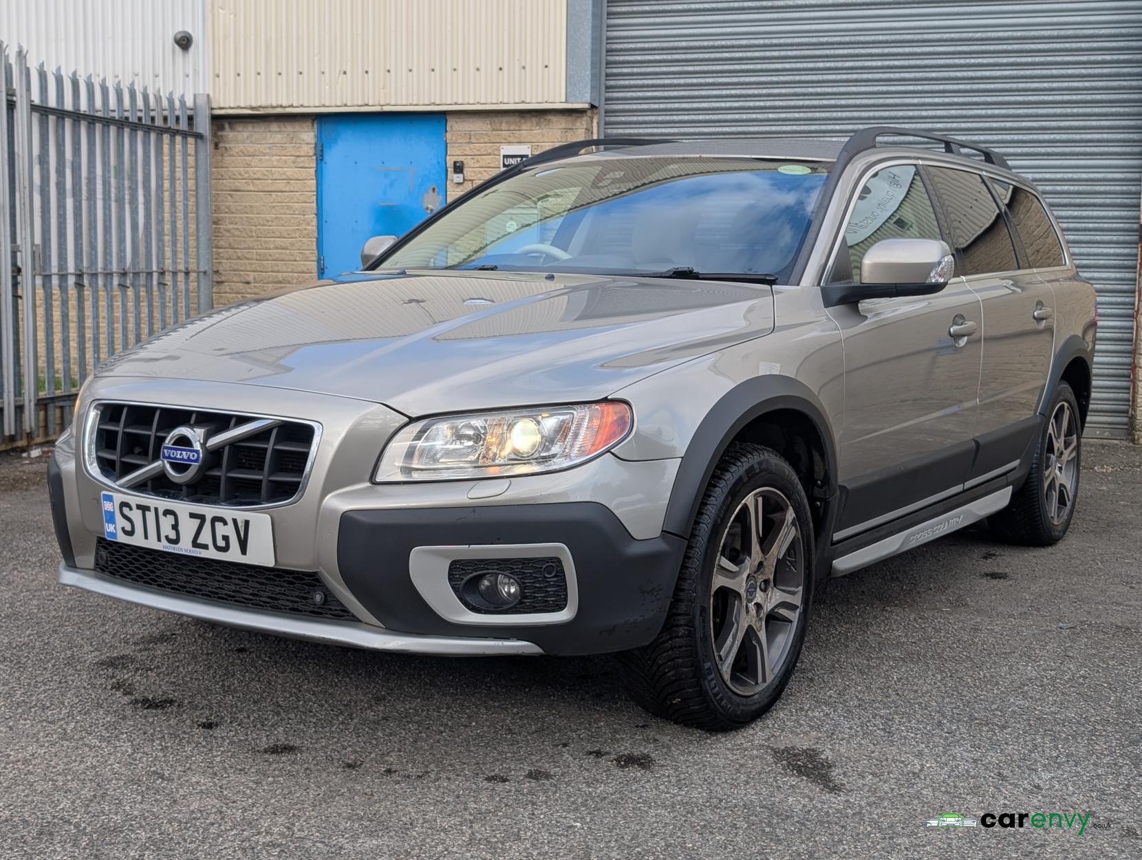Volvo XC70 2.4 D5 SE Lux Estate 5dr Diesel Geartronic AWD Euro 5 (215 ps)