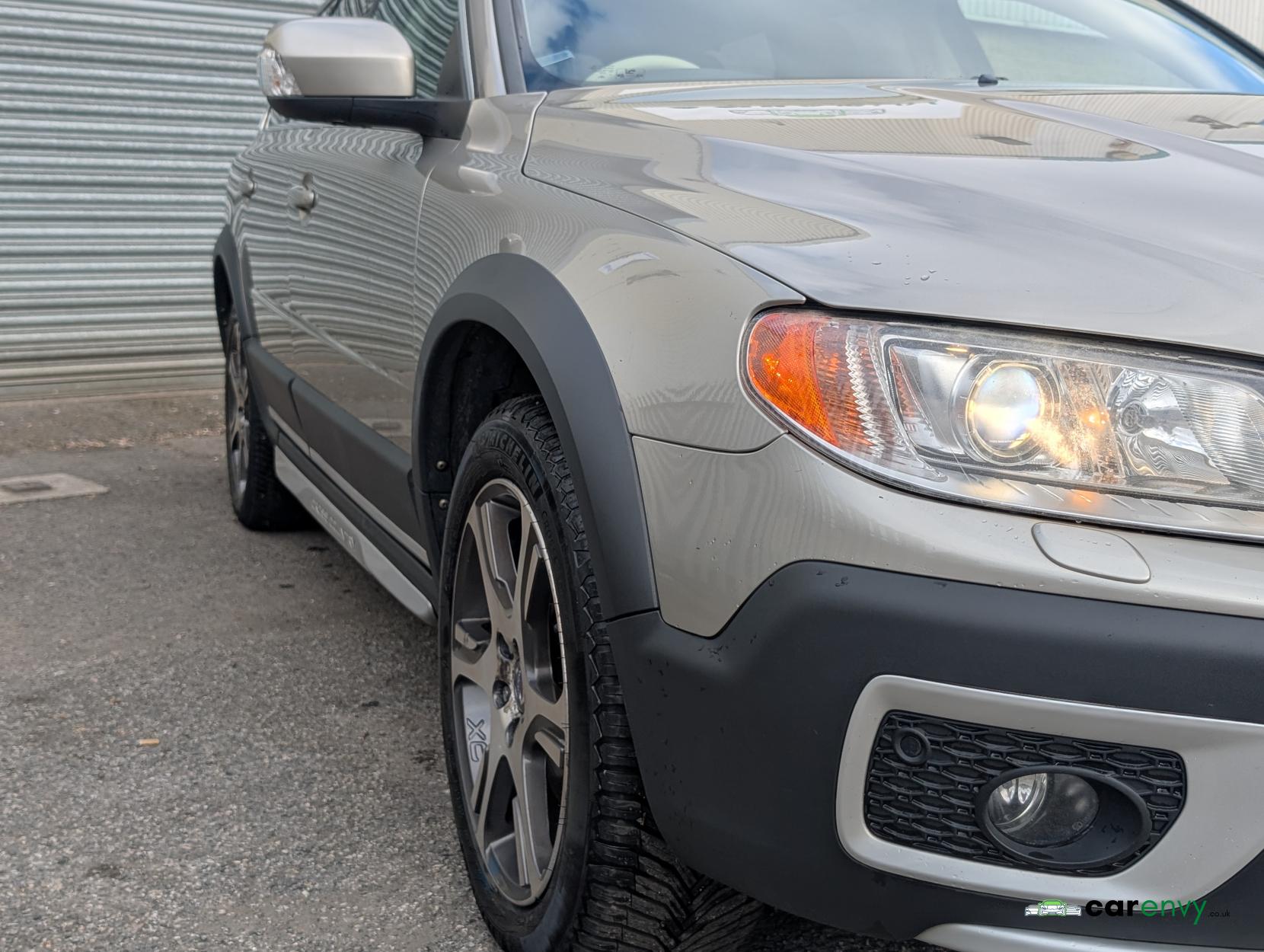 Volvo XC70 2.4 D5 SE Lux Estate 5dr Diesel Geartronic AWD Euro 5 (215 ps)