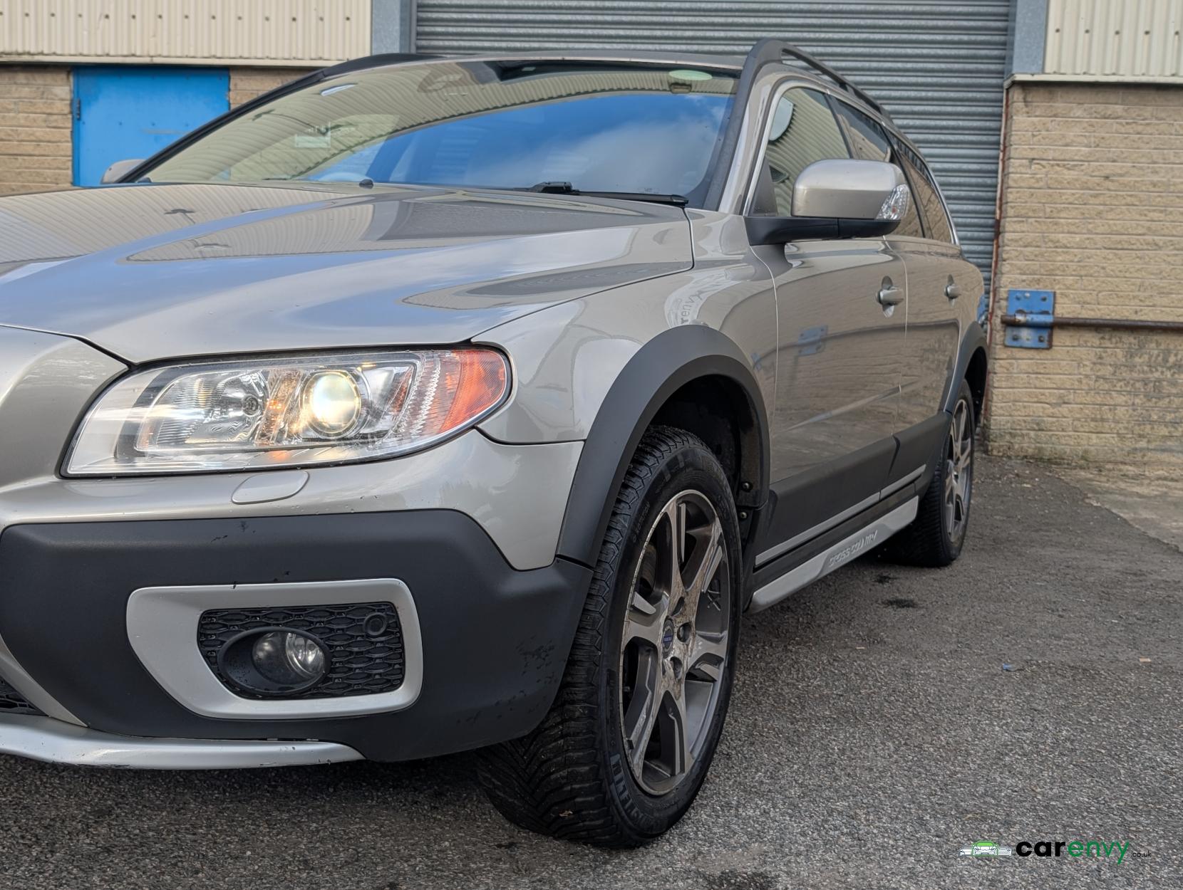 Volvo XC70 2.4 D5 SE Lux Estate 5dr Diesel Geartronic AWD Euro 5 (215 ps)