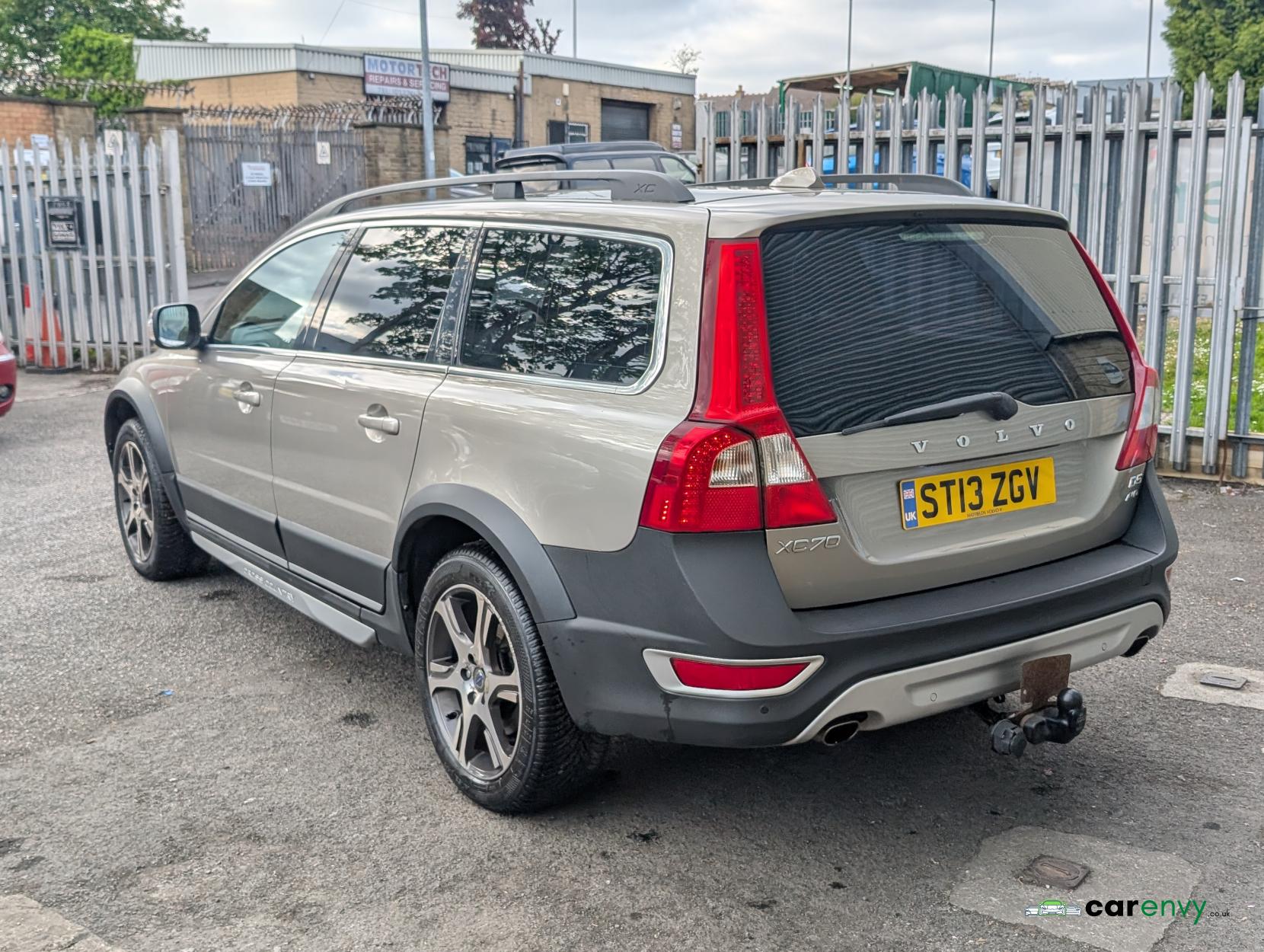 Volvo XC70 2.4 D5 SE Lux Estate 5dr Diesel Geartronic AWD Euro 5 (215 ps)