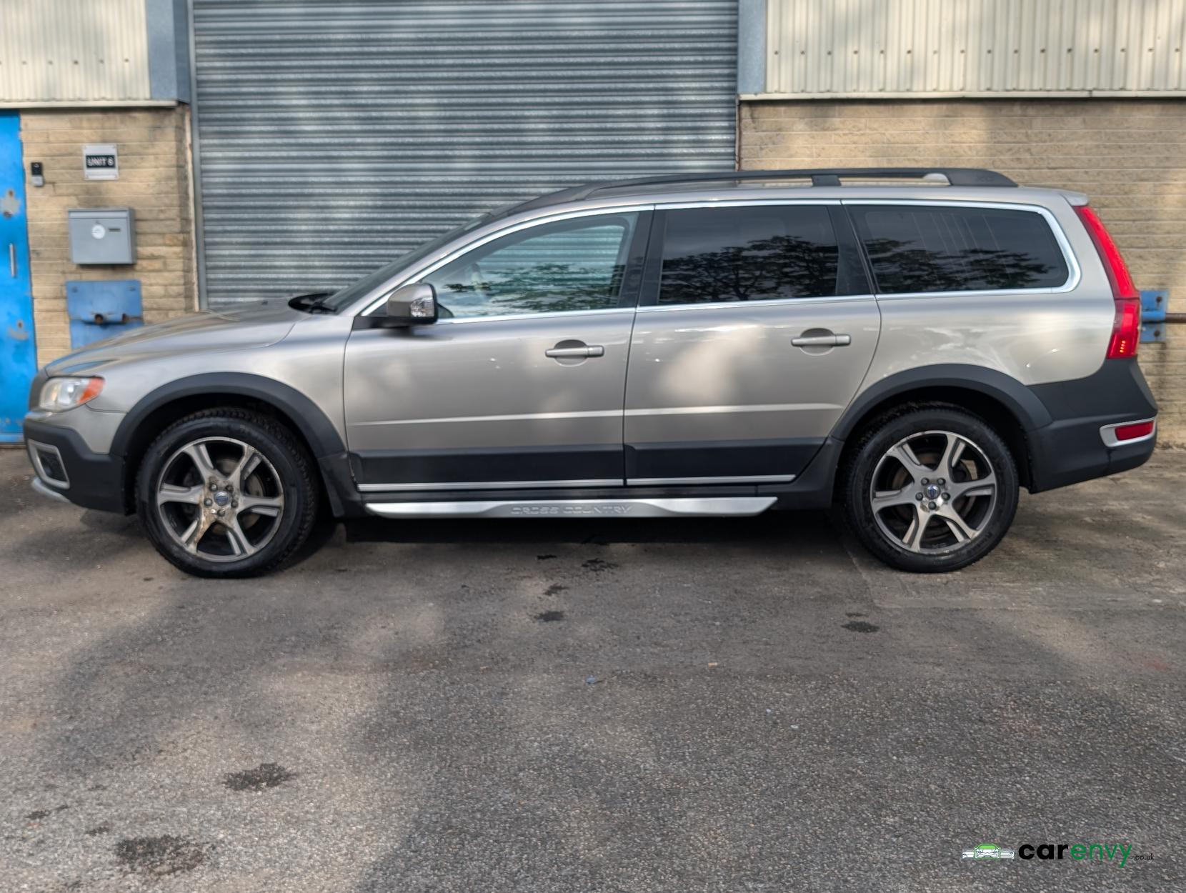 Volvo XC70 2.4 D5 SE Lux Estate 5dr Diesel Geartronic AWD Euro 5 (215 ps)