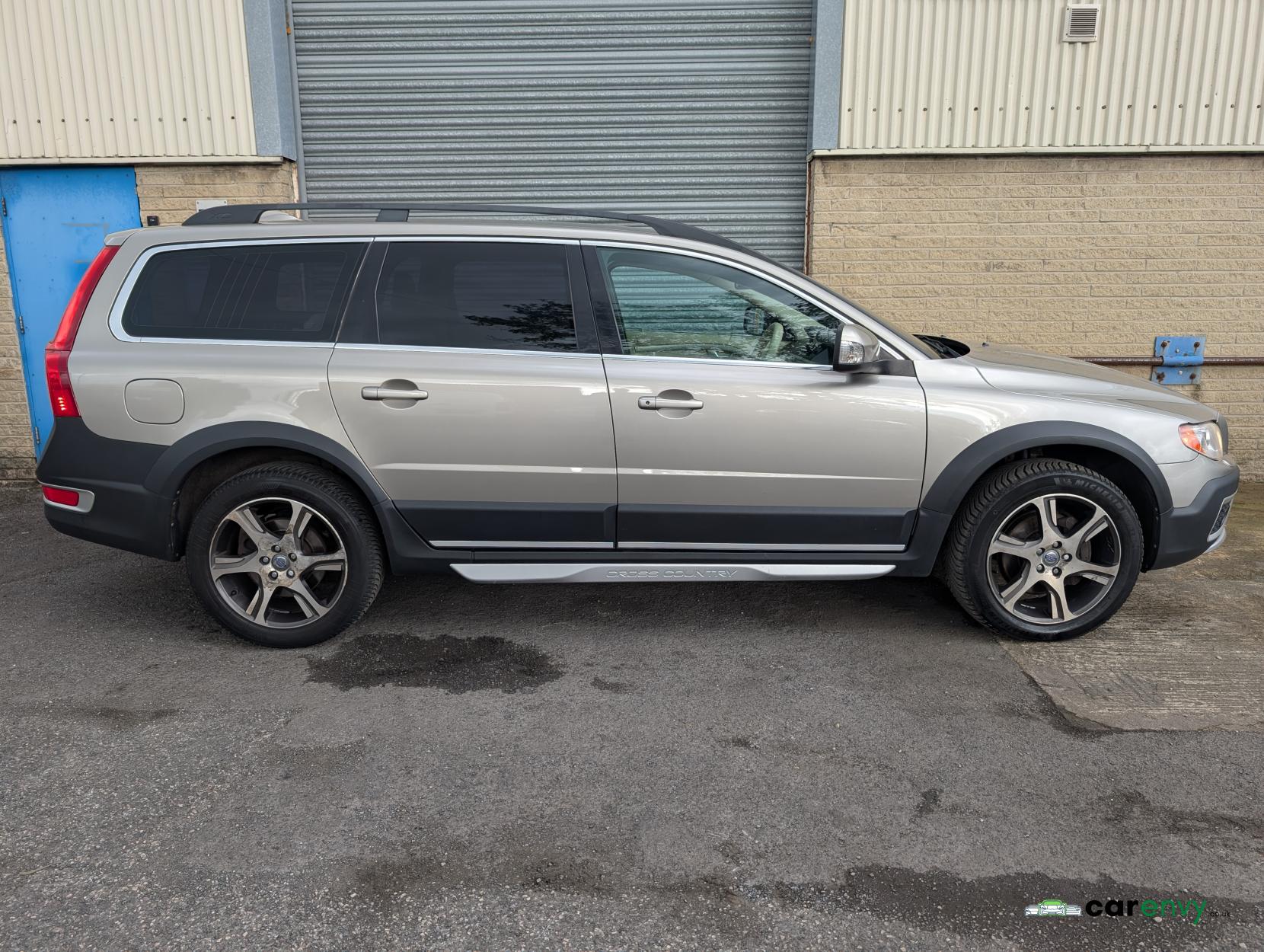 Volvo XC70 2.4 D5 SE Lux Estate 5dr Diesel Geartronic AWD Euro 5 (215 ps)