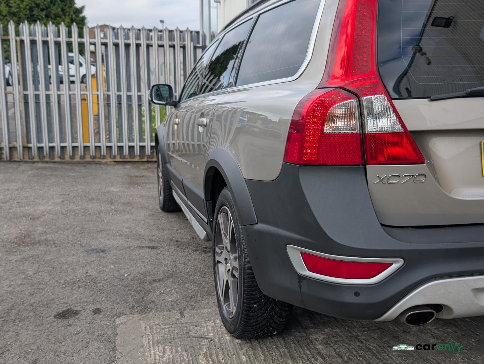 Volvo XC70 2.4 D5 SE Lux Estate 5dr Diesel Geartronic AWD Euro 5 (215 ps)